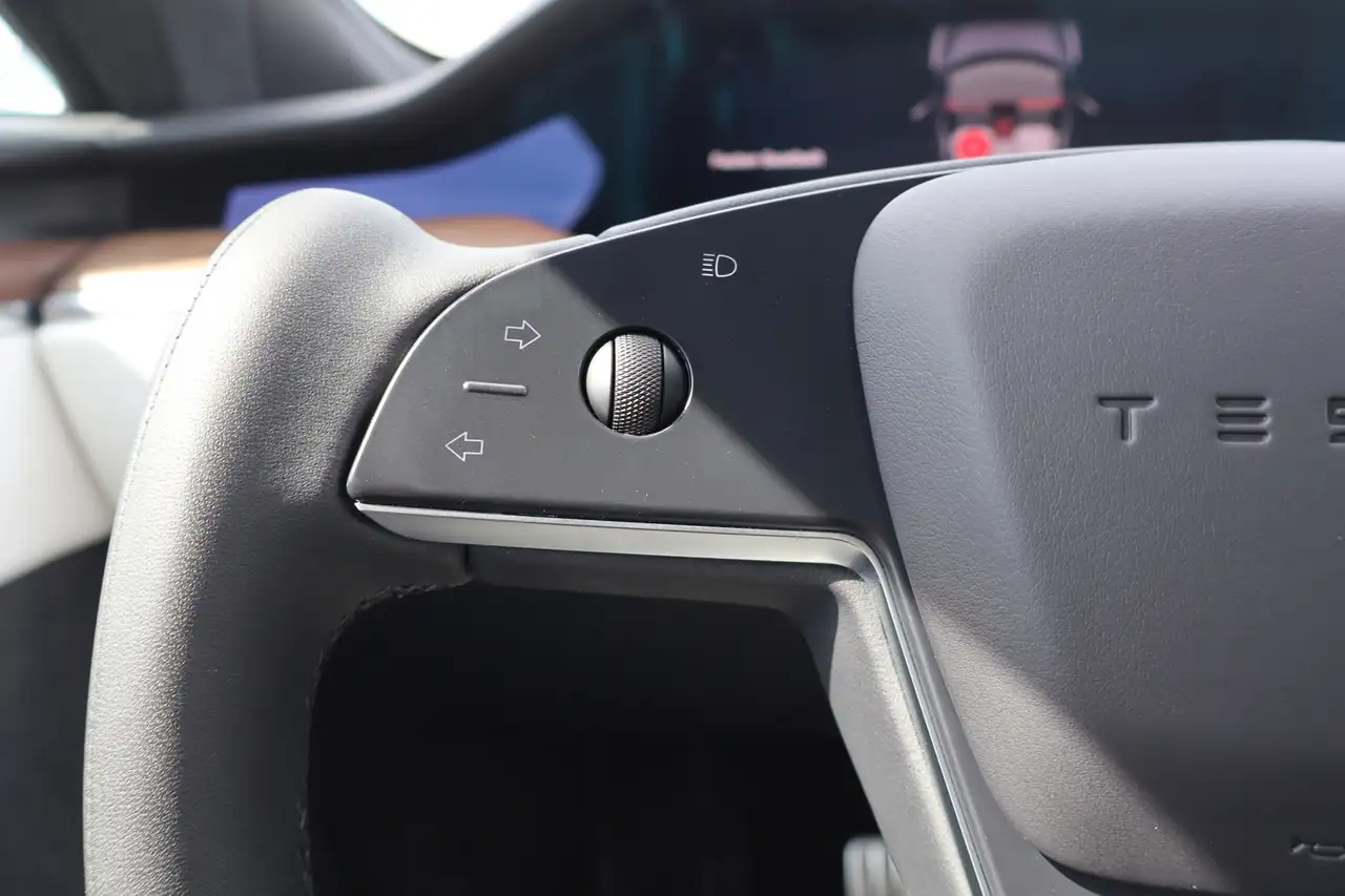 Tesla Model S снимка Tesla Model S