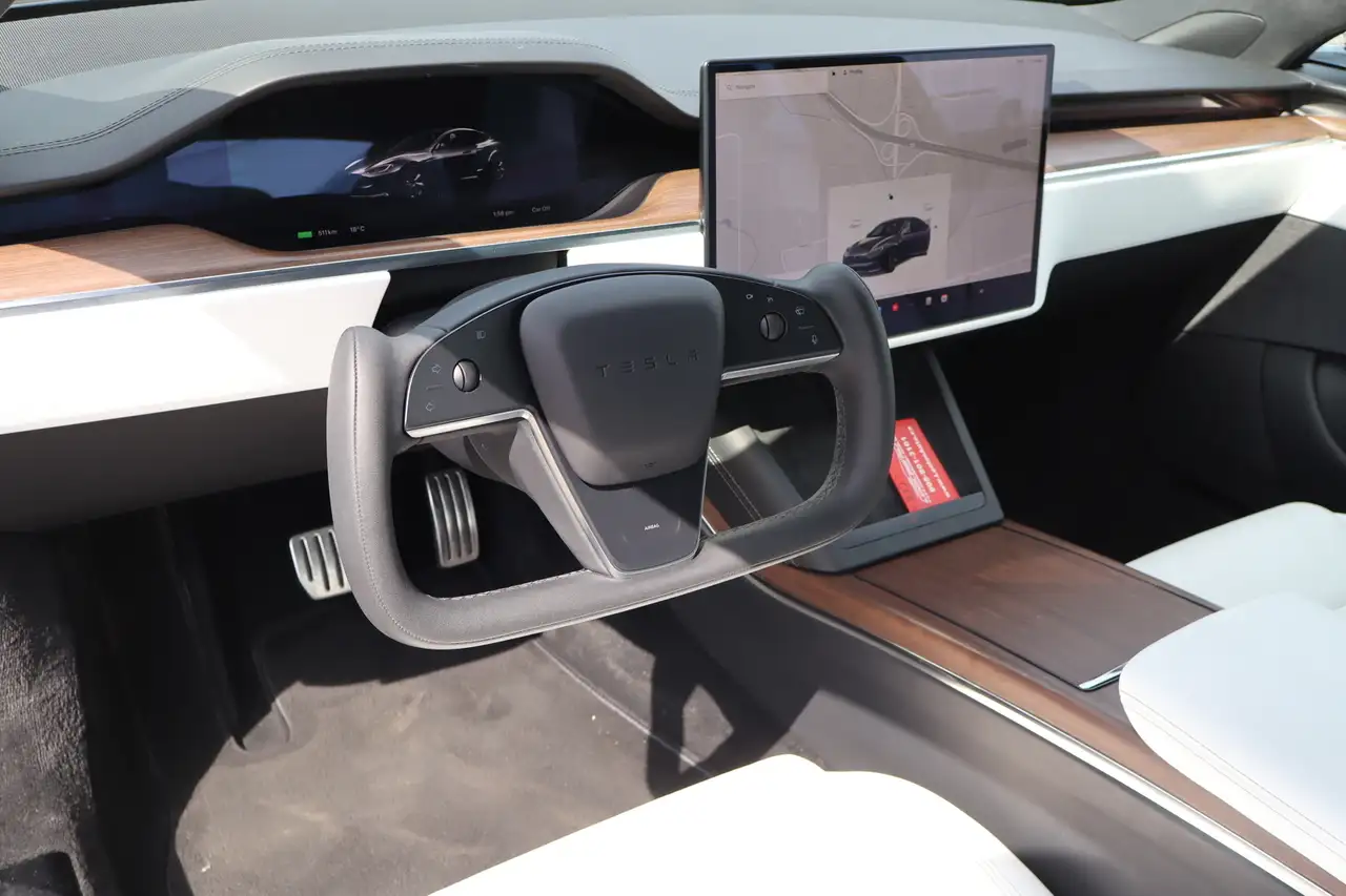 Tesla Model S снимка Tesla Model S