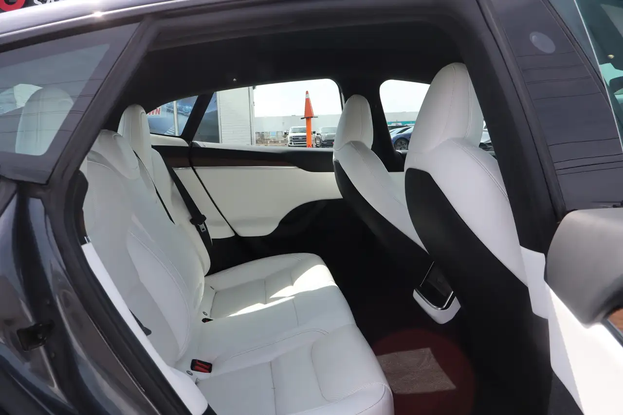 Tesla Model S снимка Tesla Model S