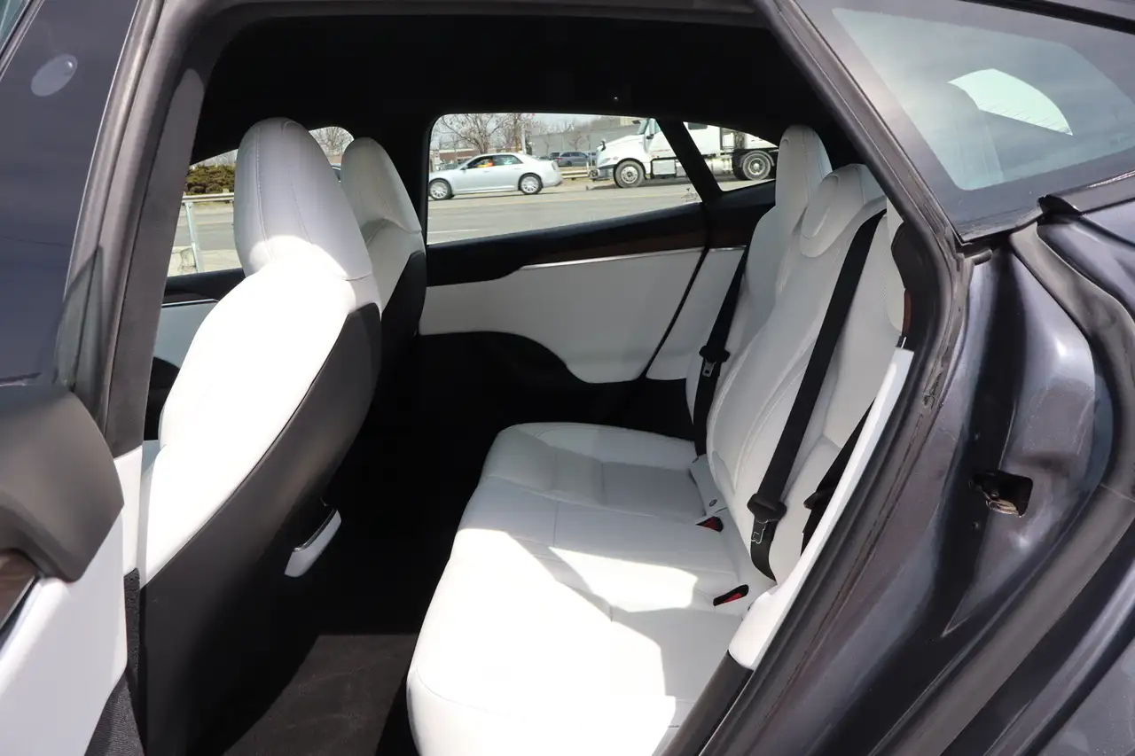 Tesla Model S снимка Tesla Model S