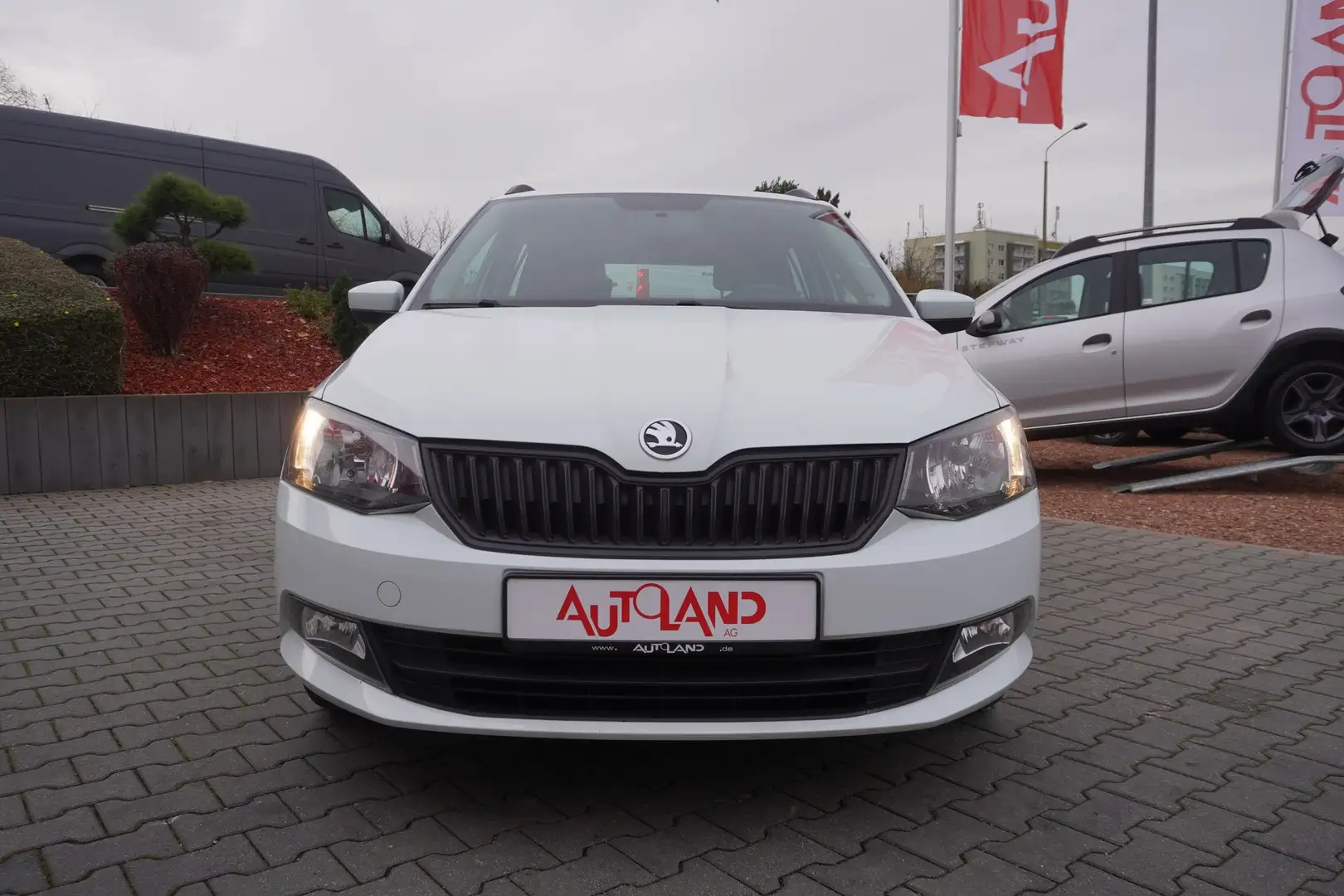 Skoda Fabia Combi 1.2 Klima DAB Bluetooth Blanc - 2