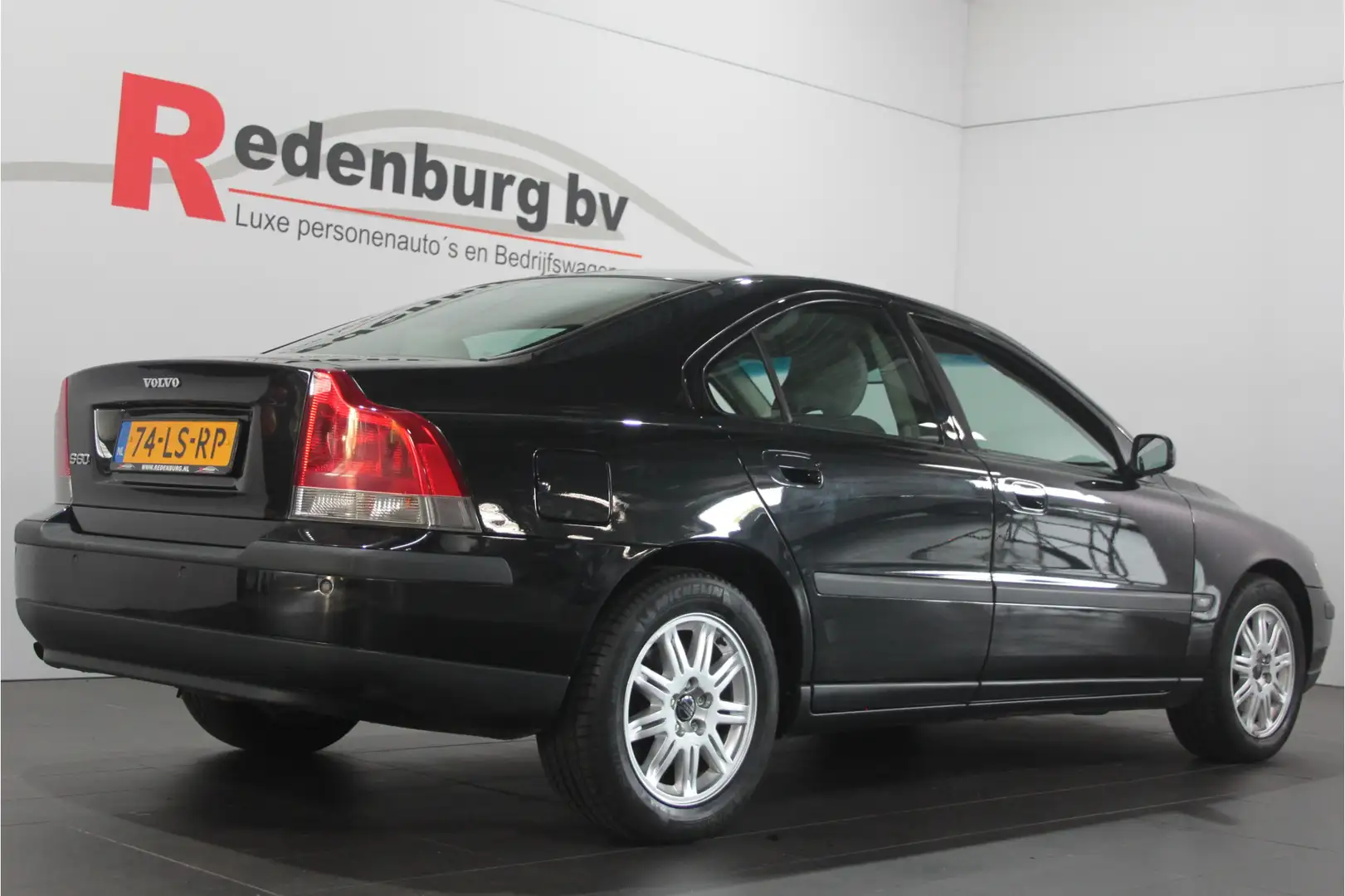 Volvo S60 2.4 - Youngtimer - NAP - Airco / Cruise / Radio Zwart - 2