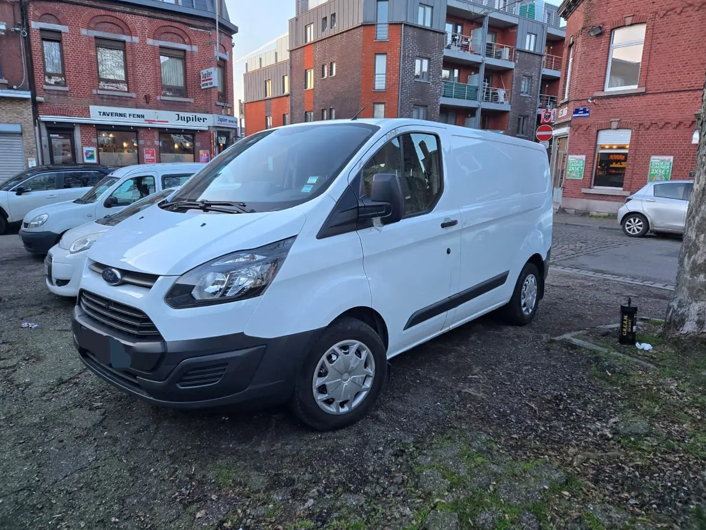 Ford Tourneo Custom 2.2 TDCi L1H1 Ambiente - 2