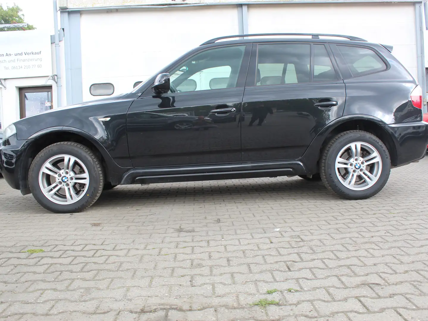 BMW X3 xDrive 20d Schwarz - 2