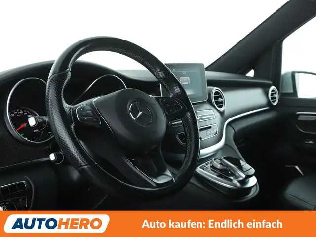 Mercedes-Benz V-Class view 11