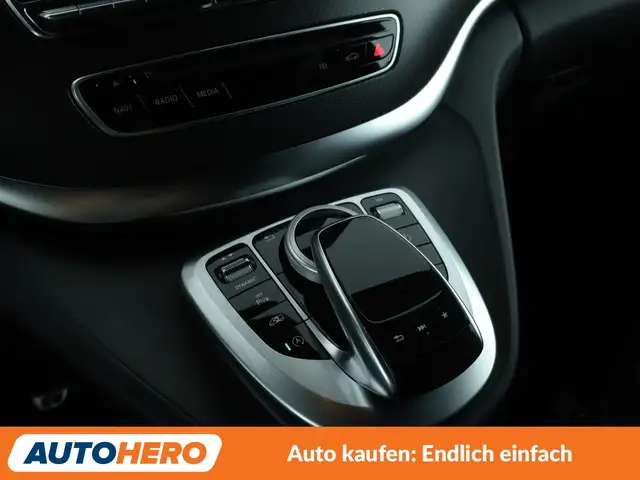 Mercedes-Benz V-Class view 23