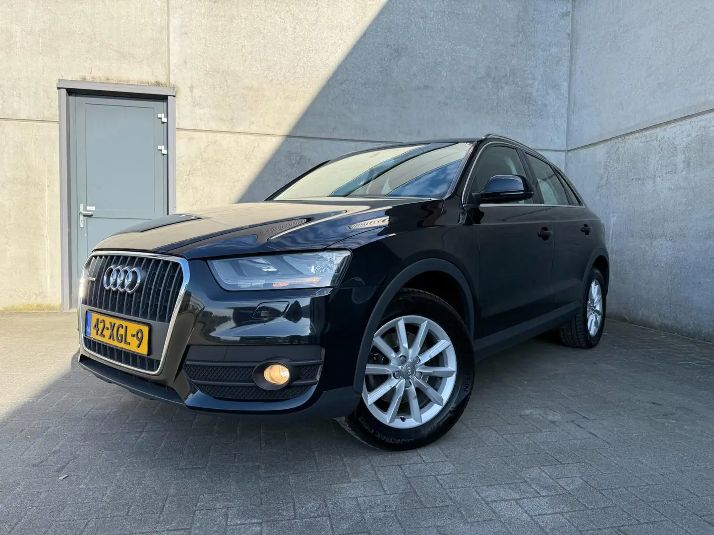 Audi Q3 2.0 TFSI Quattro Pro Line, TREKHAAK, NAVIGATIE, CR Zwart - 2