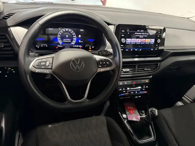 Volkswagen T-Cross view 11