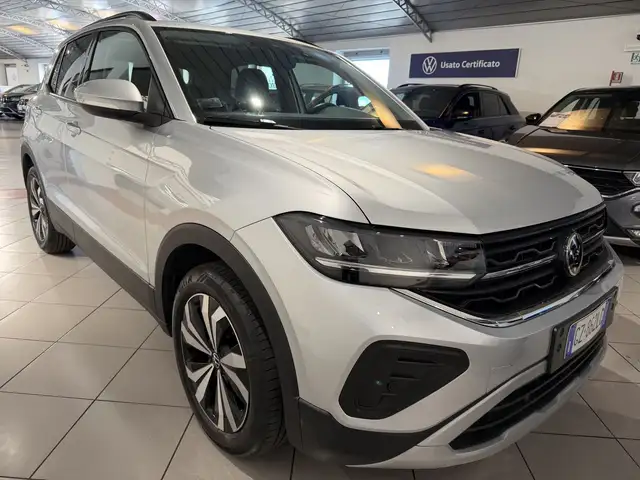 Volkswagen T-Cross view 6