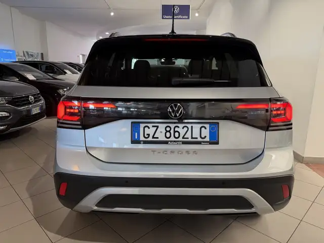 Volkswagen T-Cross view 4