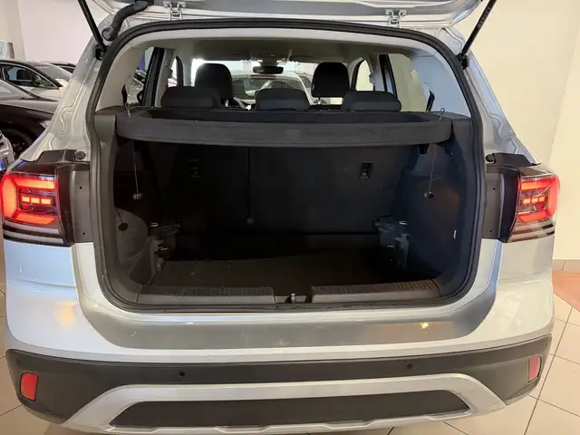 Volkswagen T-Cross view 9