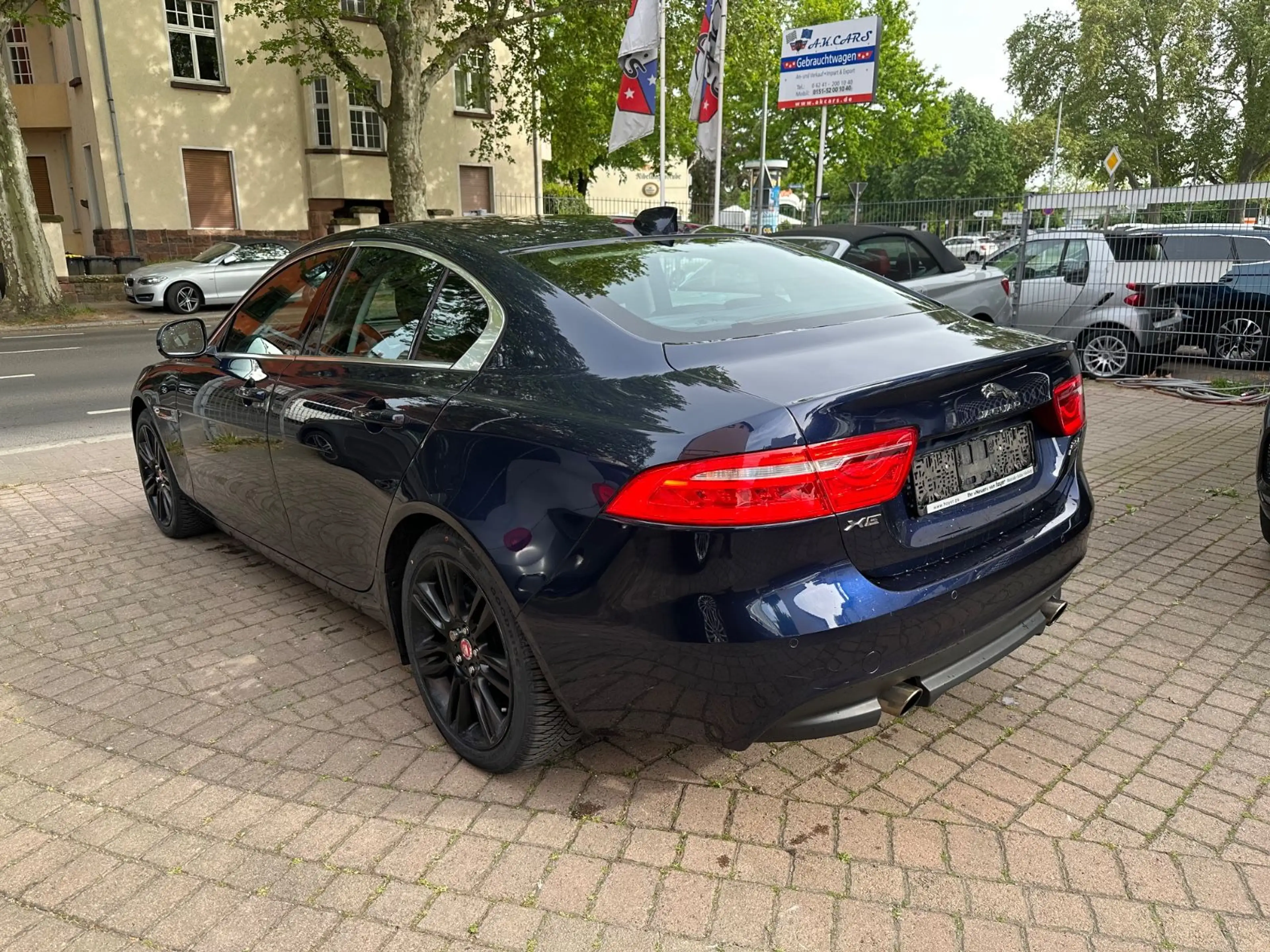 Jaguar XE 25t 250PS AWD Automatik/leder/360°/Wenig Km ! — photo 4