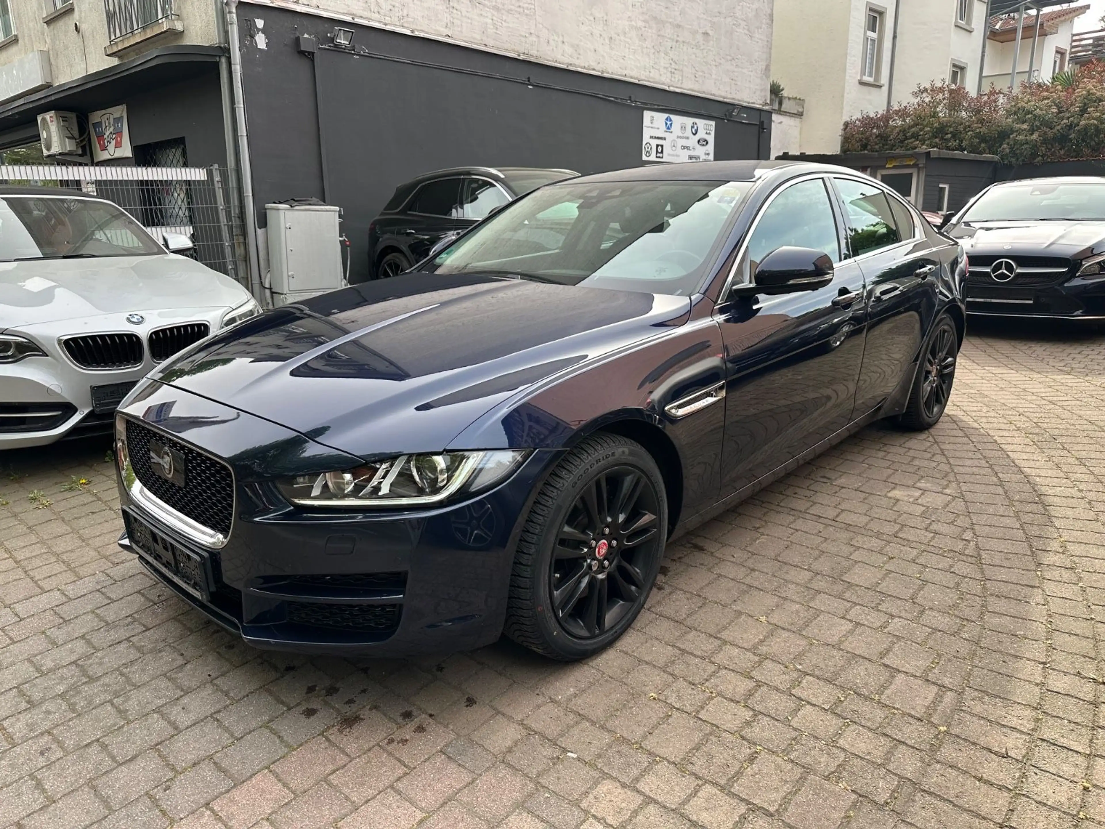 Jaguar XE 25t 250PS AWD Automatik/leder/360°/Wenig Km ! — photo 3