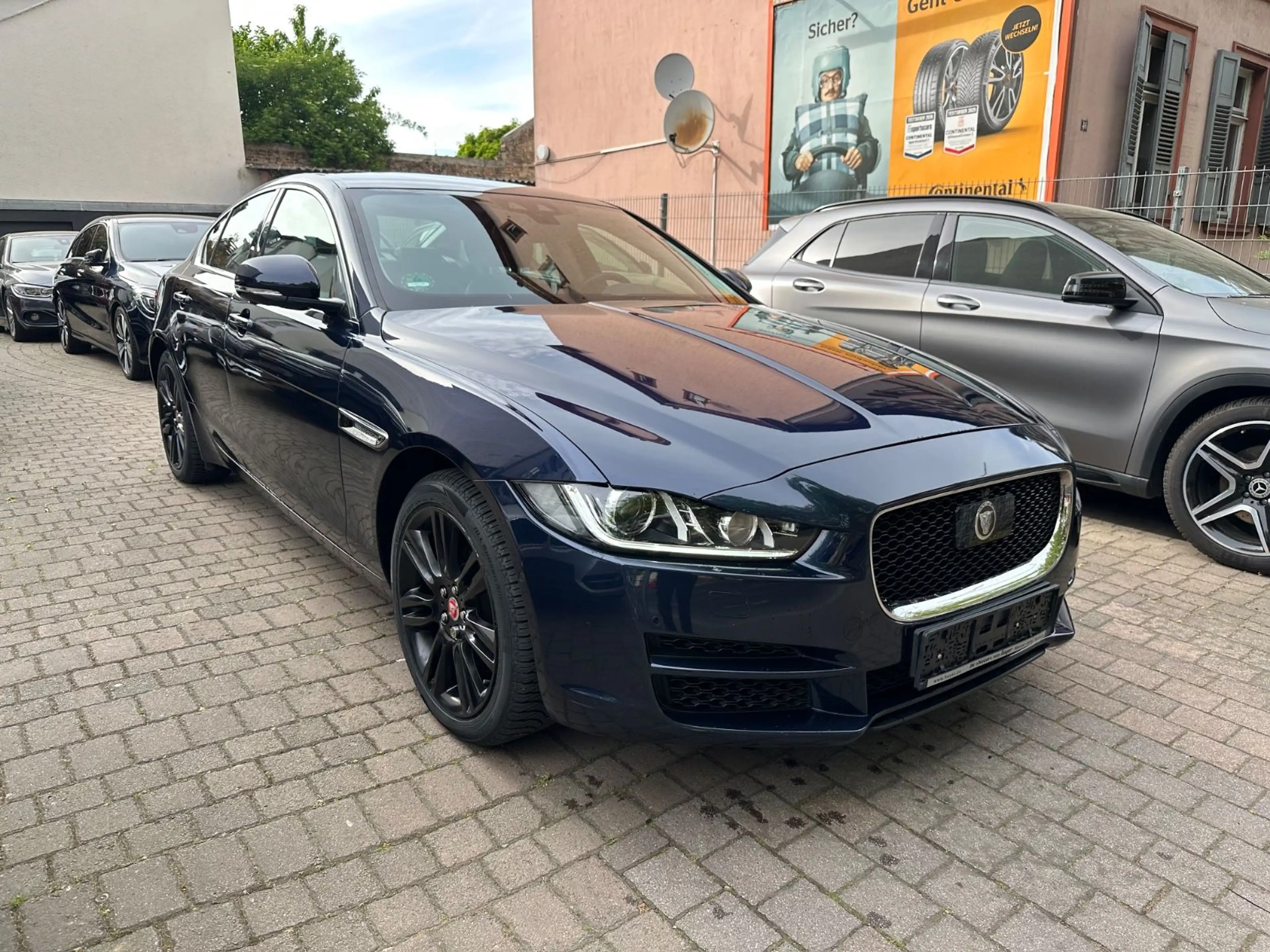 Jaguar XE 25t 250PS AWD Automatik/leder/360°/Wenig Km !
