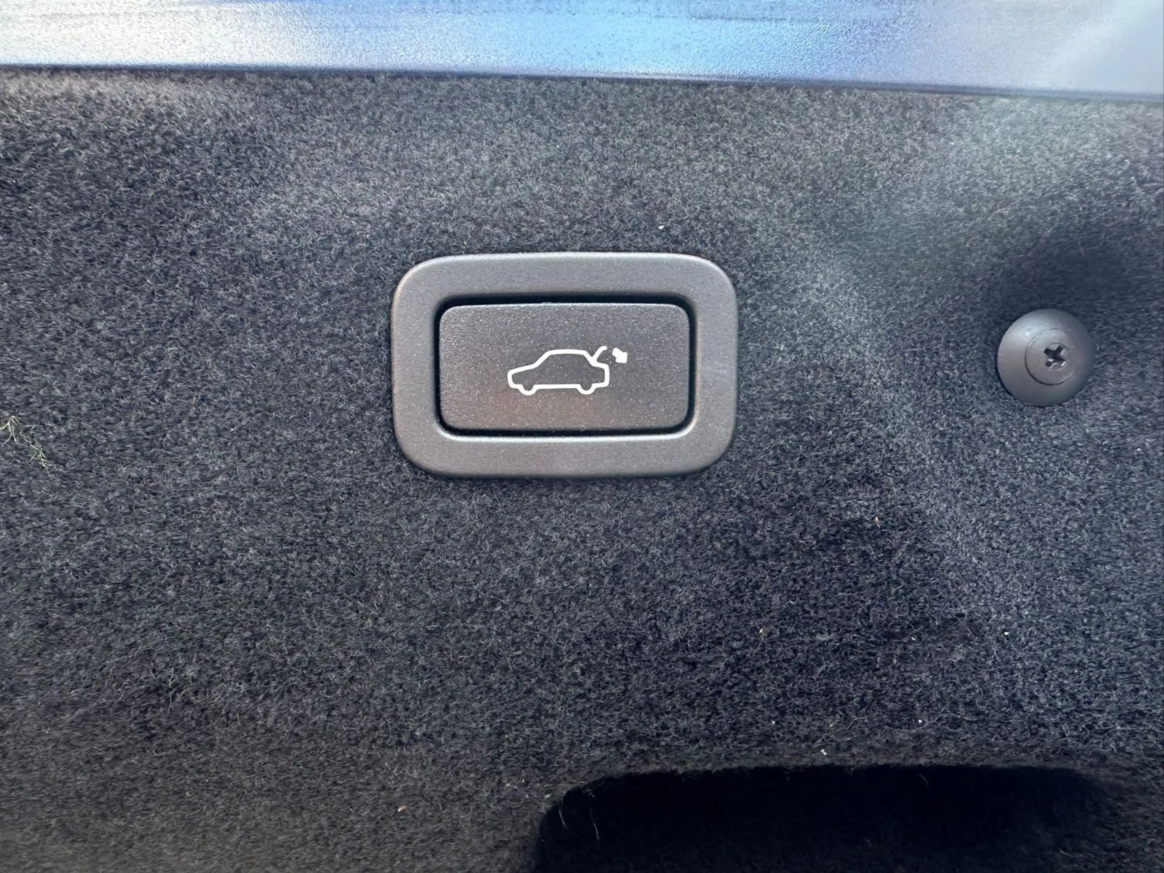 Jaguar XE 25t 250PS AWD Automatik/leder/360°/Wenig Km ! — photo 8