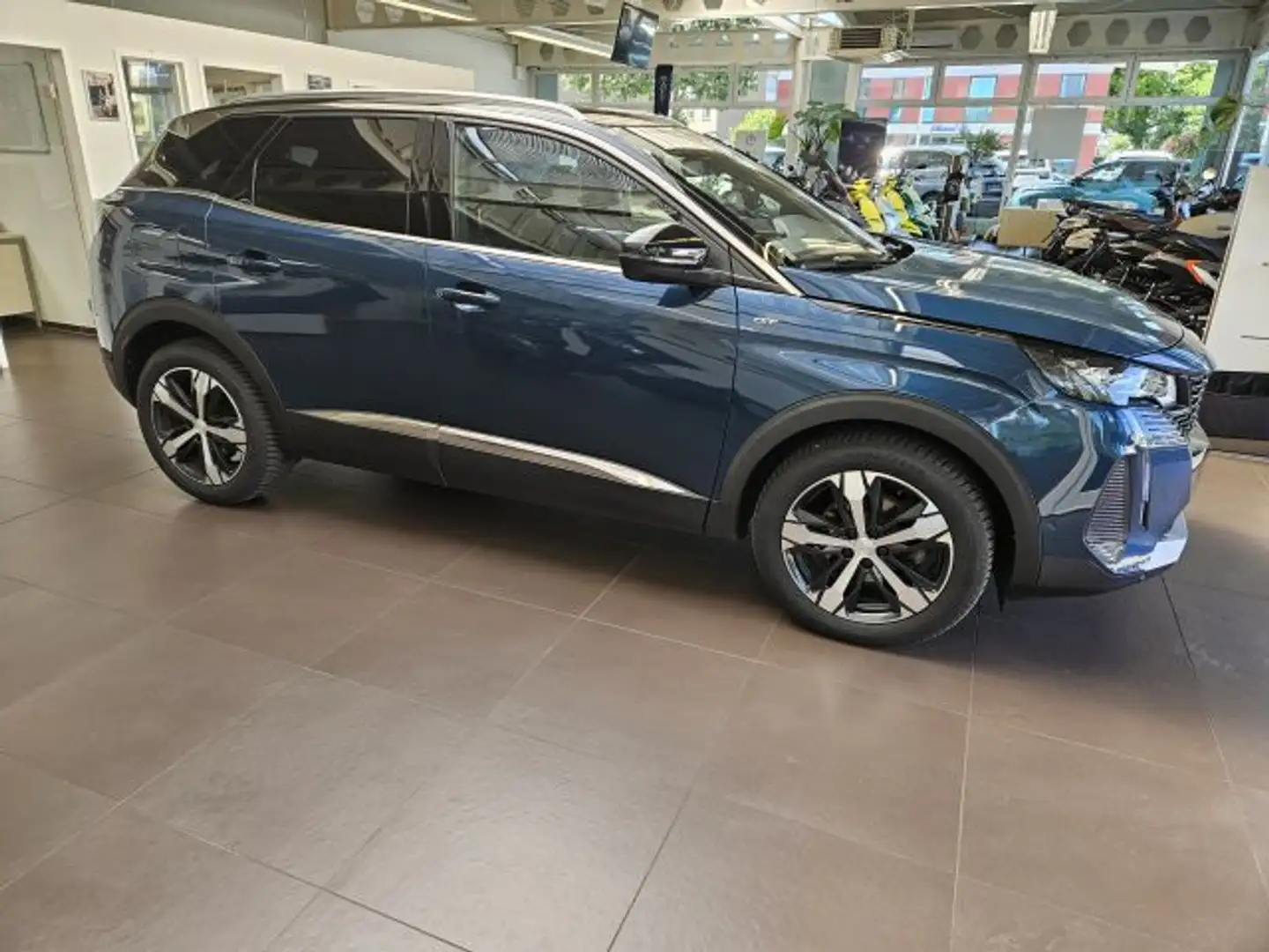 Peugeot 3008 PureTech 130 Stop & Start GPF EAT8 GT Azul - 2
