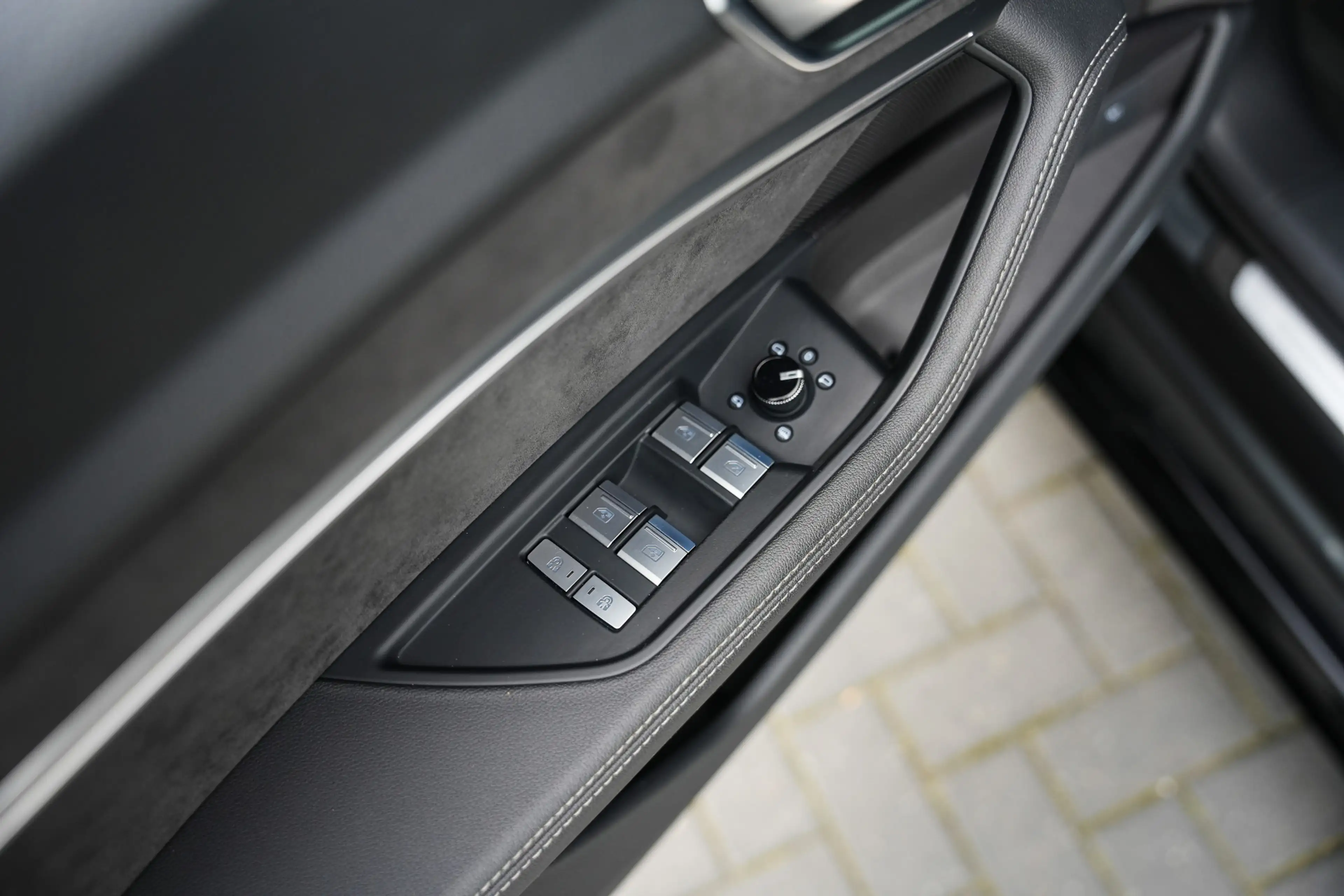 Audi e-tron 55 Quattro 408 pk S Edition 95 kWh S-Line / Pano-D — photo 12