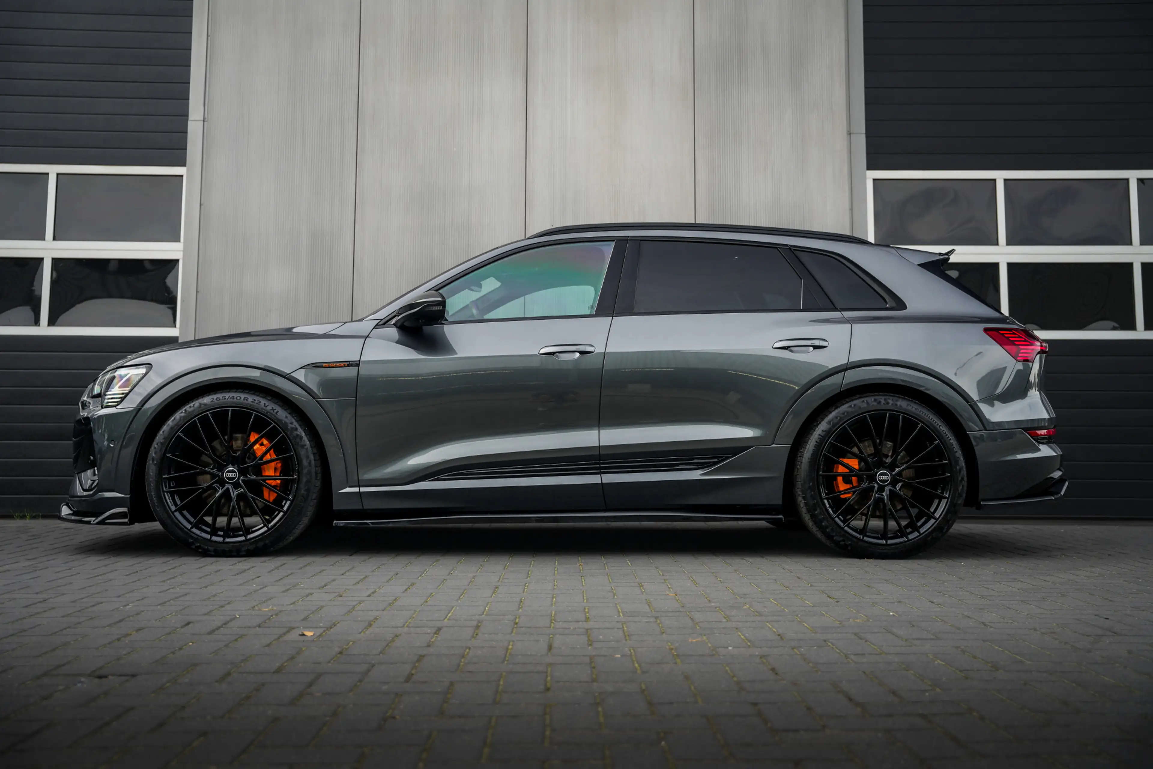 Audi e-tron 55 Quattro 408 pk S Edition 95 kWh S-Line / Pano-D — photo 2