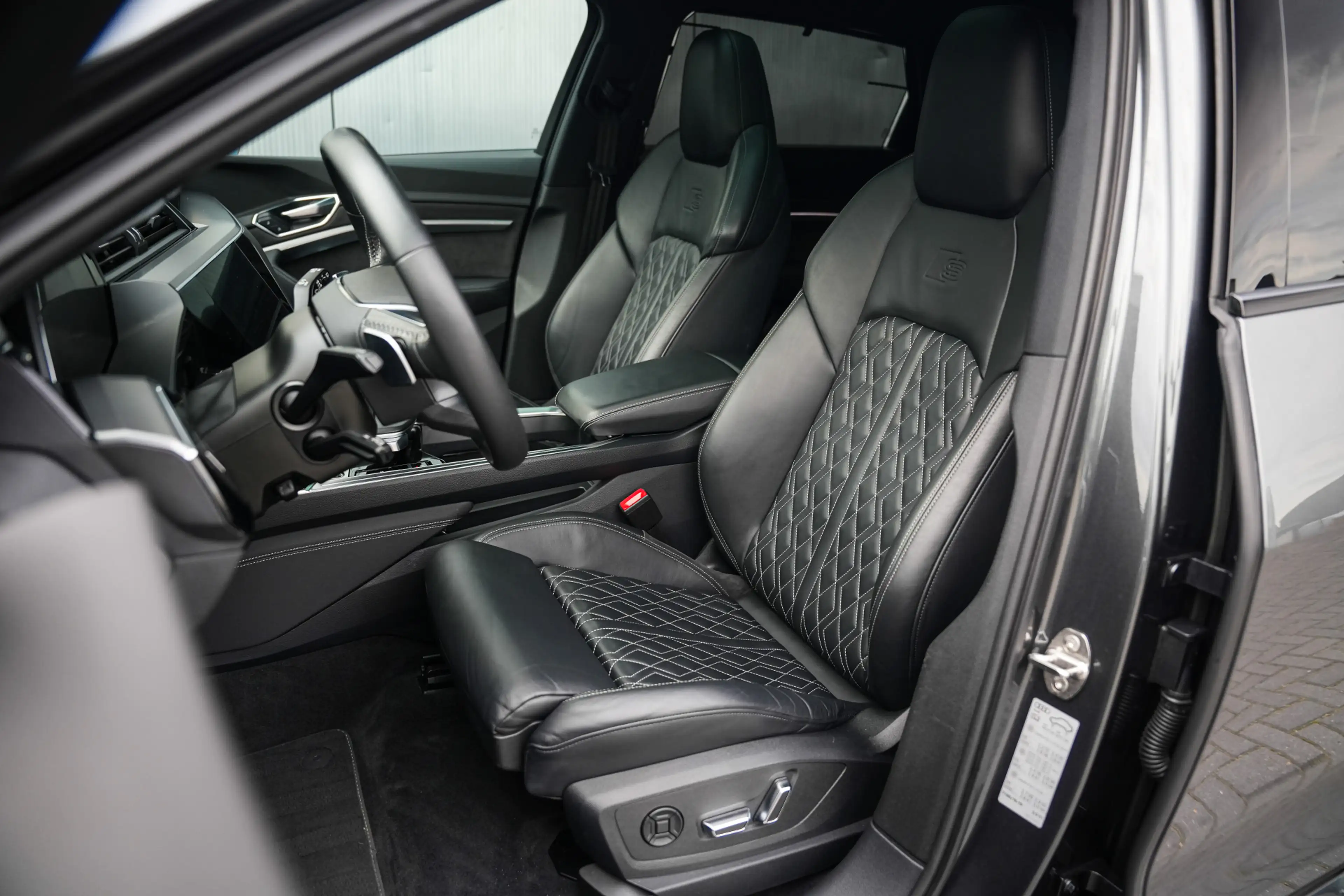 Audi e-tron 55 Quattro 408 pk S Edition 95 kWh S-Line / Pano-D — photo 4