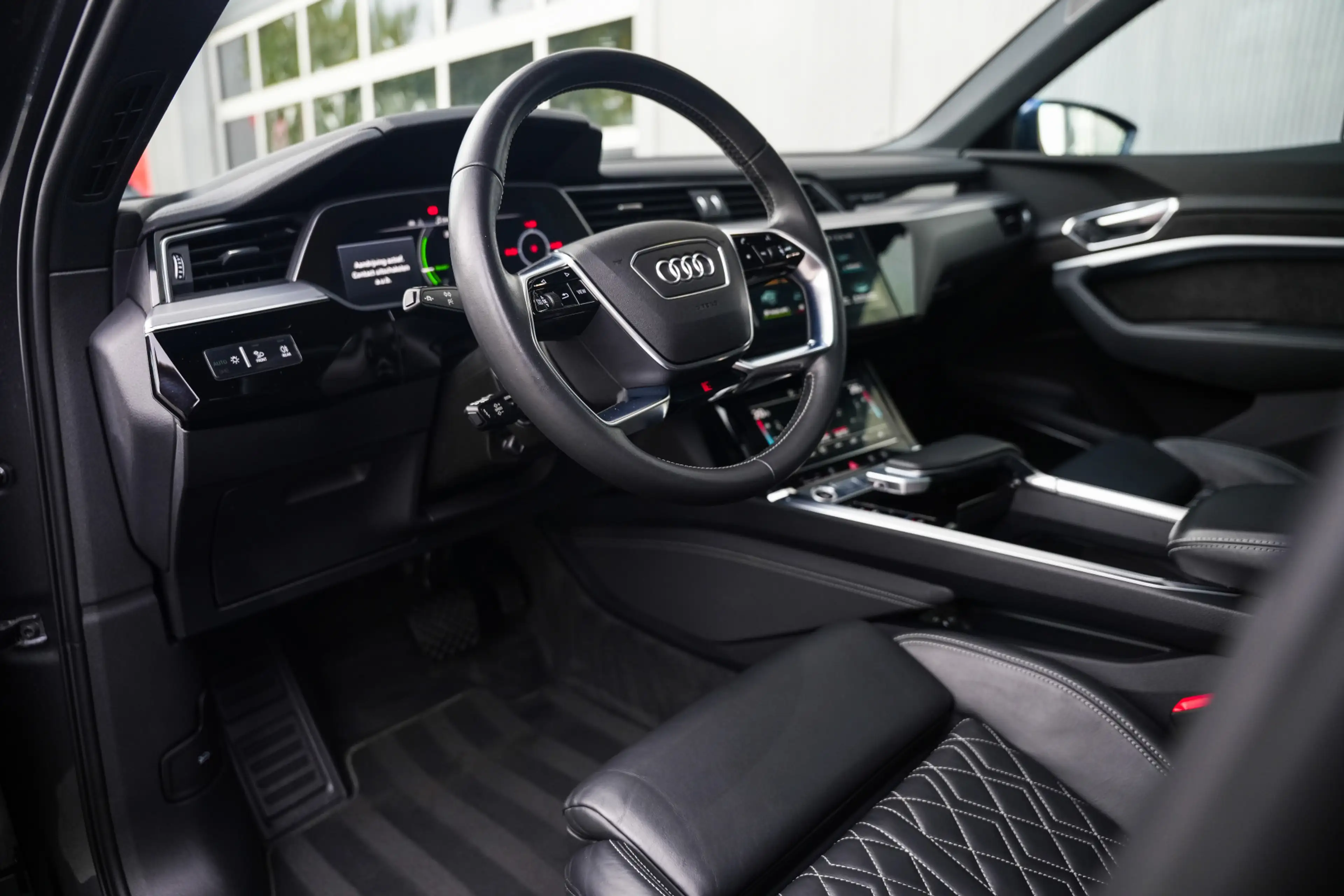 Audi e-tron 55 Quattro 408 pk S Edition 95 kWh S-Line / Pano-D — photo 3