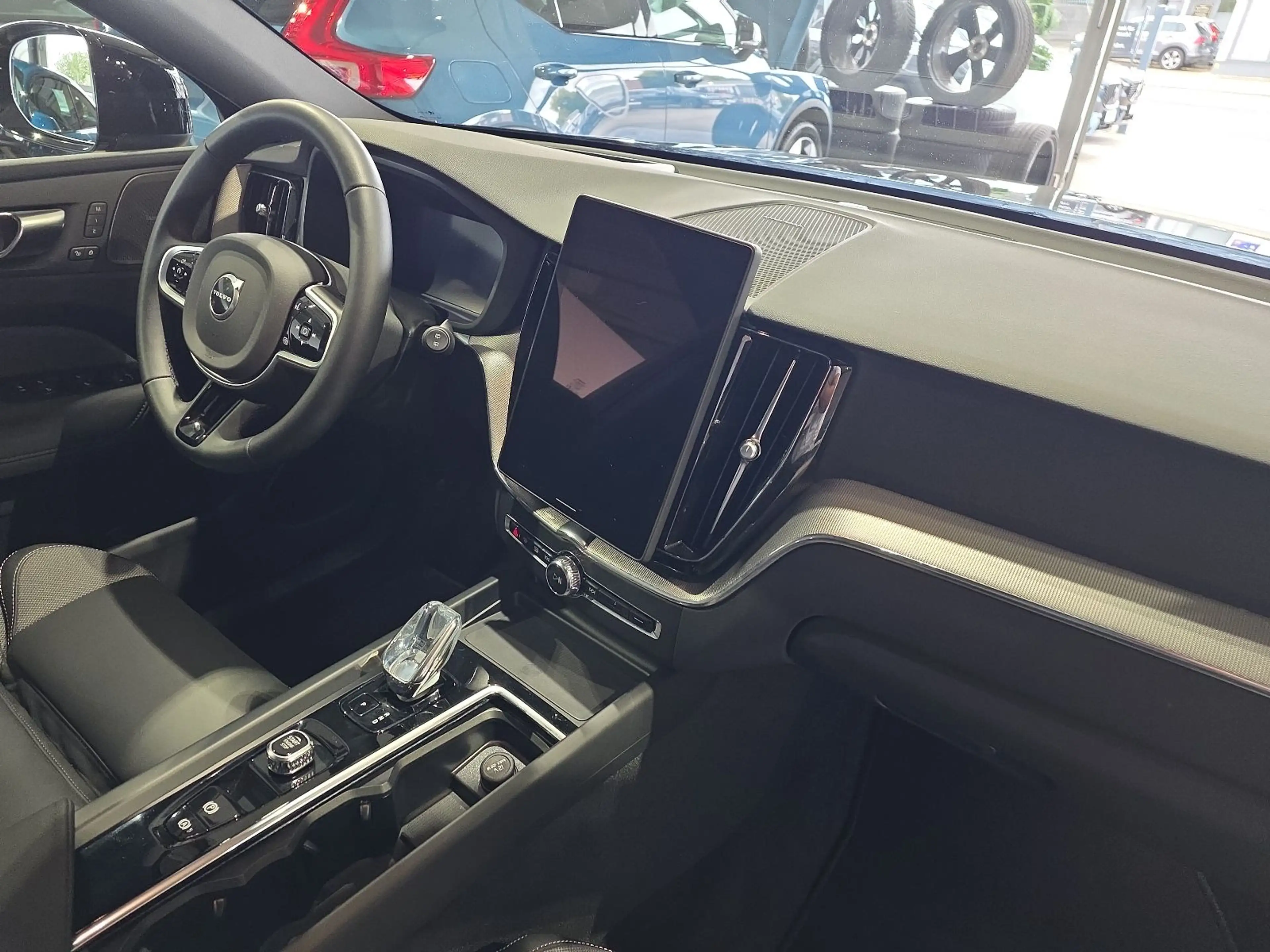 Volvo XC60 T6 Plus Black Edition Recharge AWD AHK HUD — photo 12