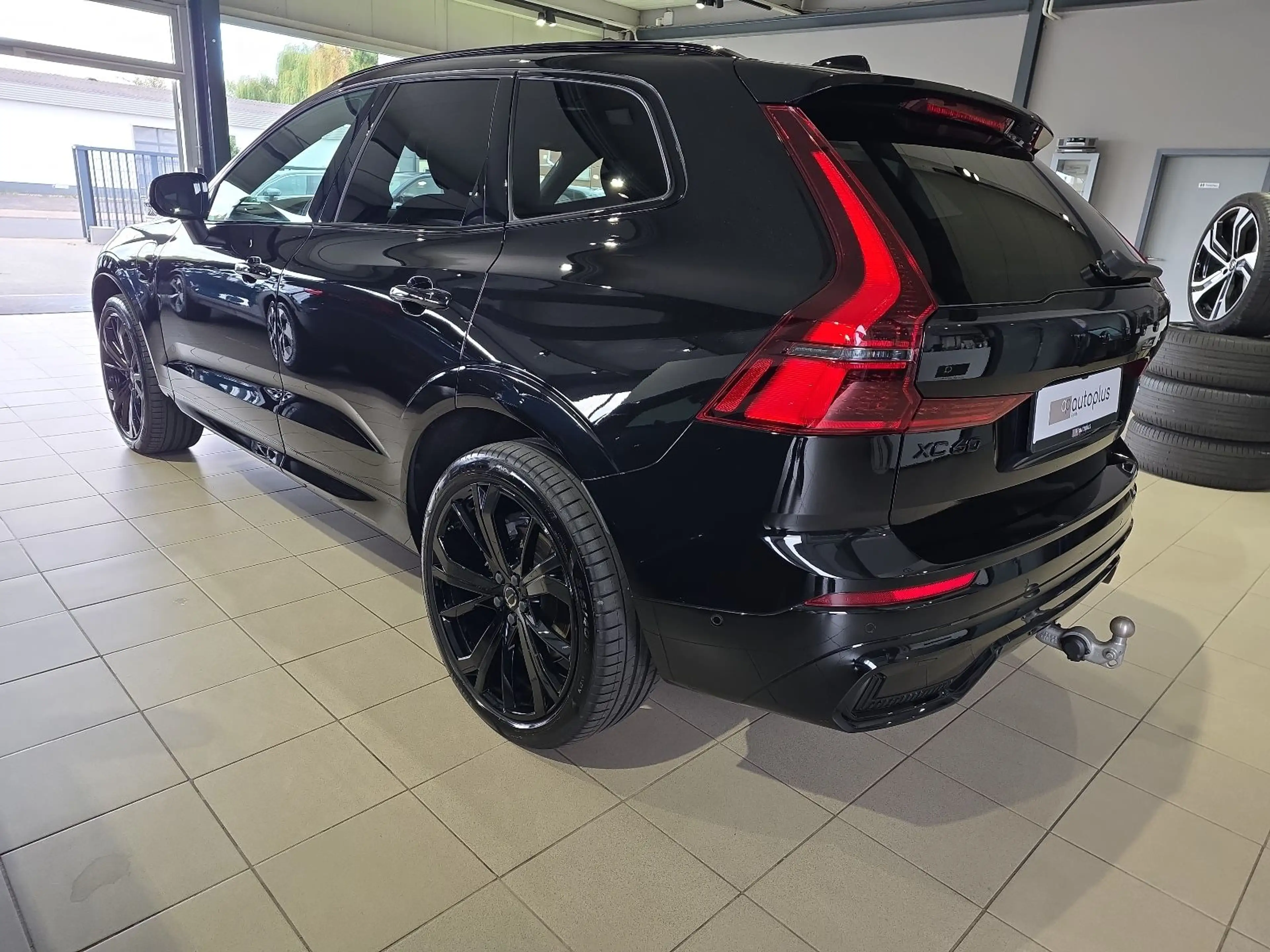 Volvo XC60 T6 Plus Black Edition Recharge AWD AHK HUD — photo 10