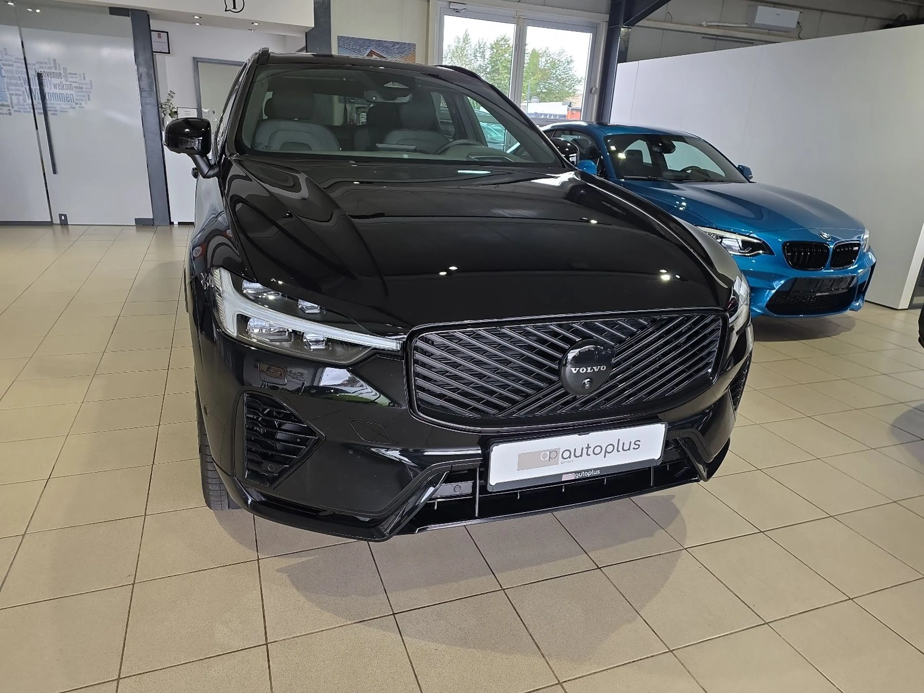Volvo XC60 T6 Plus Black Edition Recharge AWD AHK HUD — photo 4
