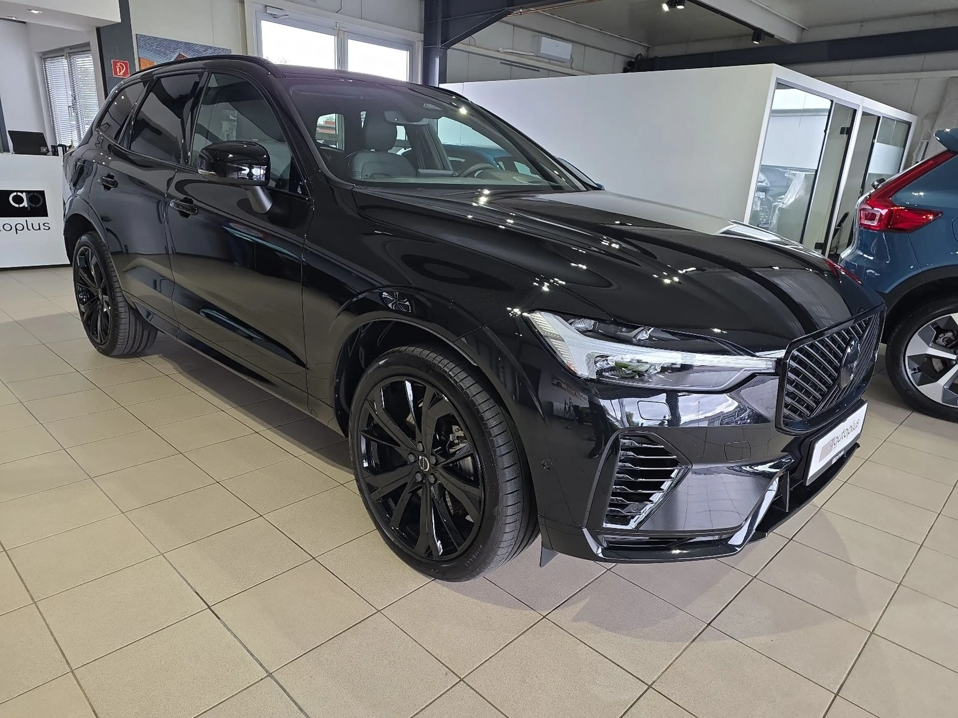 Volvo XC60 T6 Plus Black Edition Recharge AWD AHK HUD — photo 5