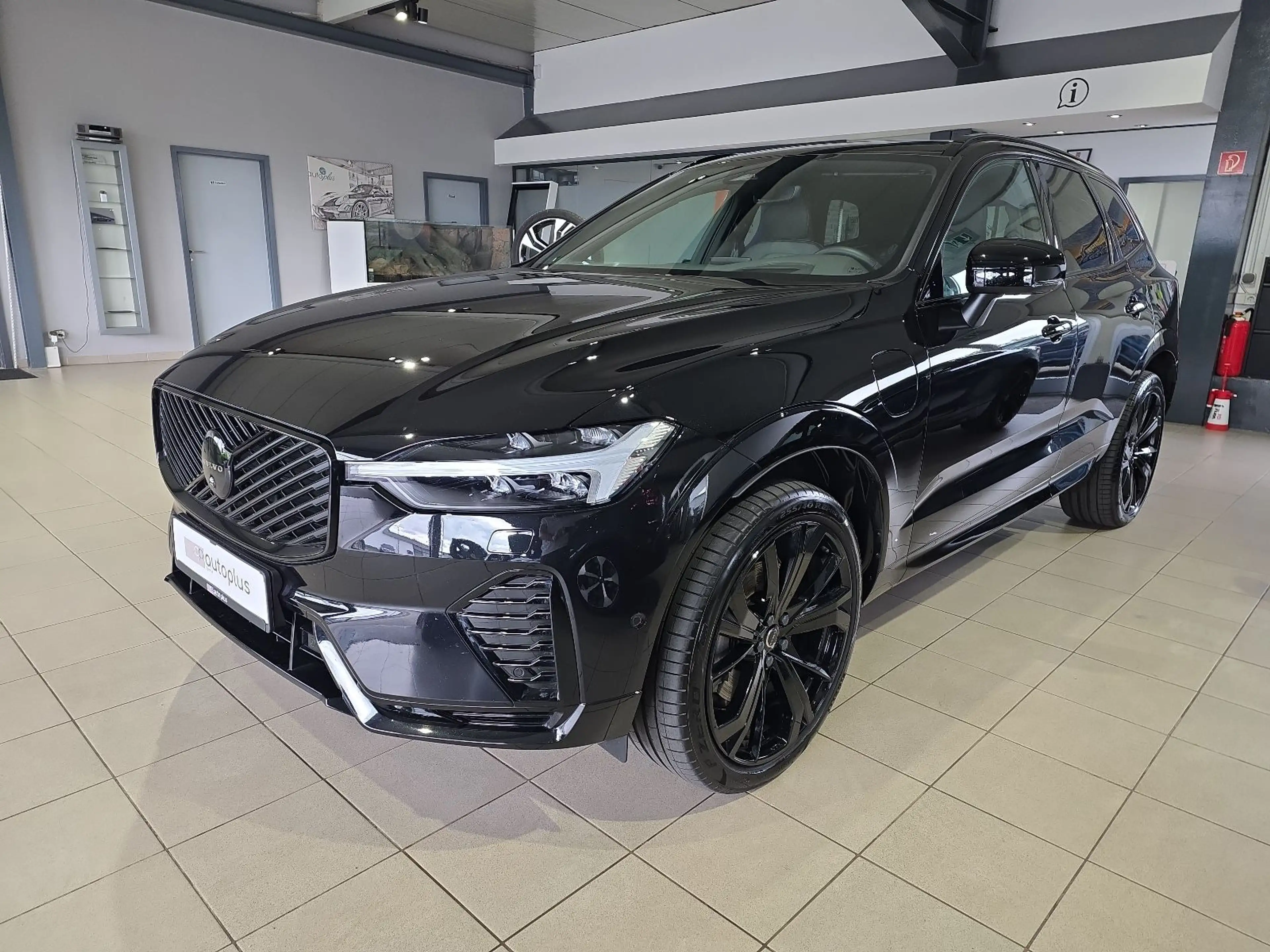 Volvo XC60 T6 Plus Black Edition Recharge AWD AHK HUD