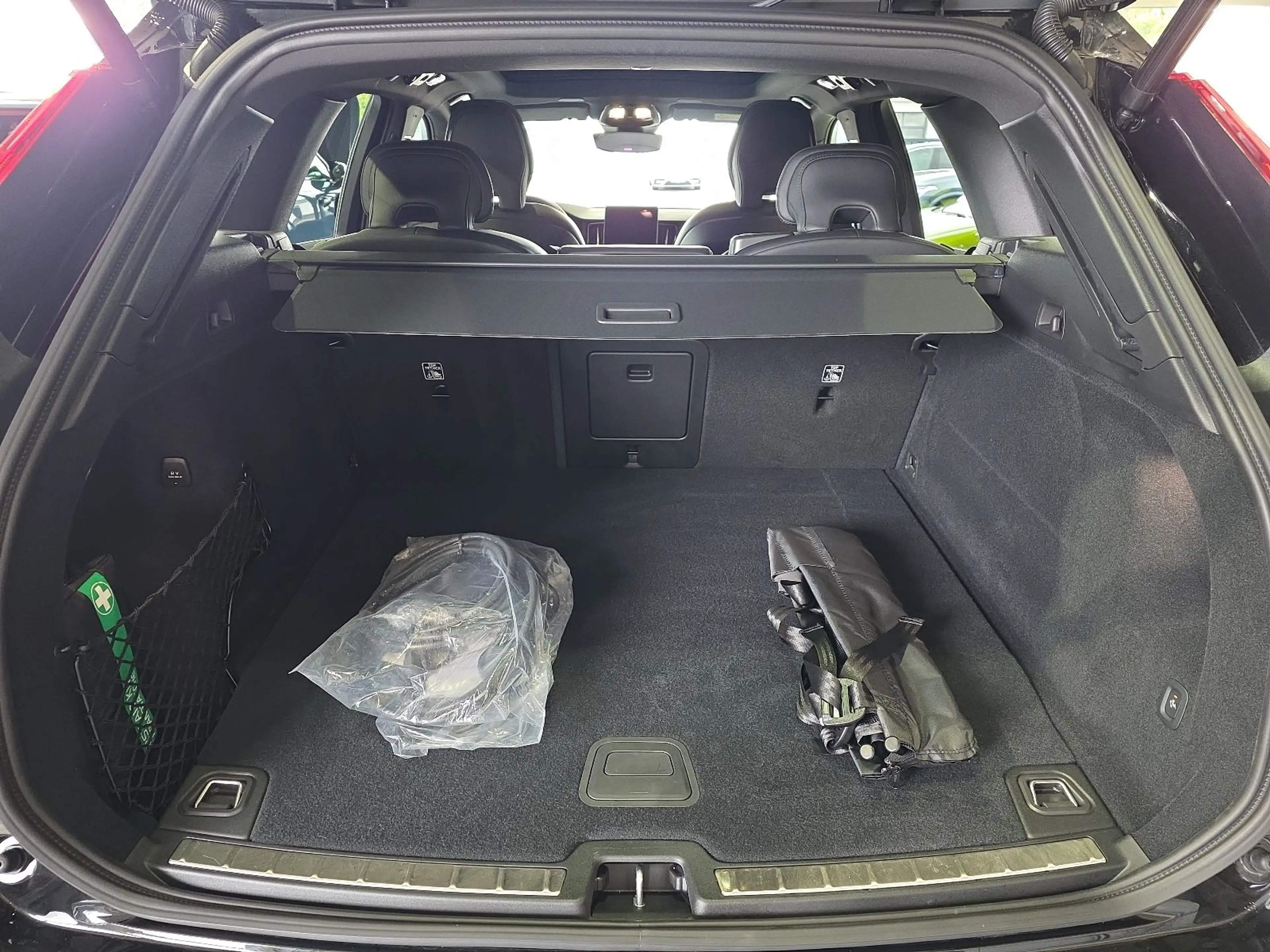 Volvo XC60 T6 Plus Black Edition Recharge AWD AHK HUD — photo 14