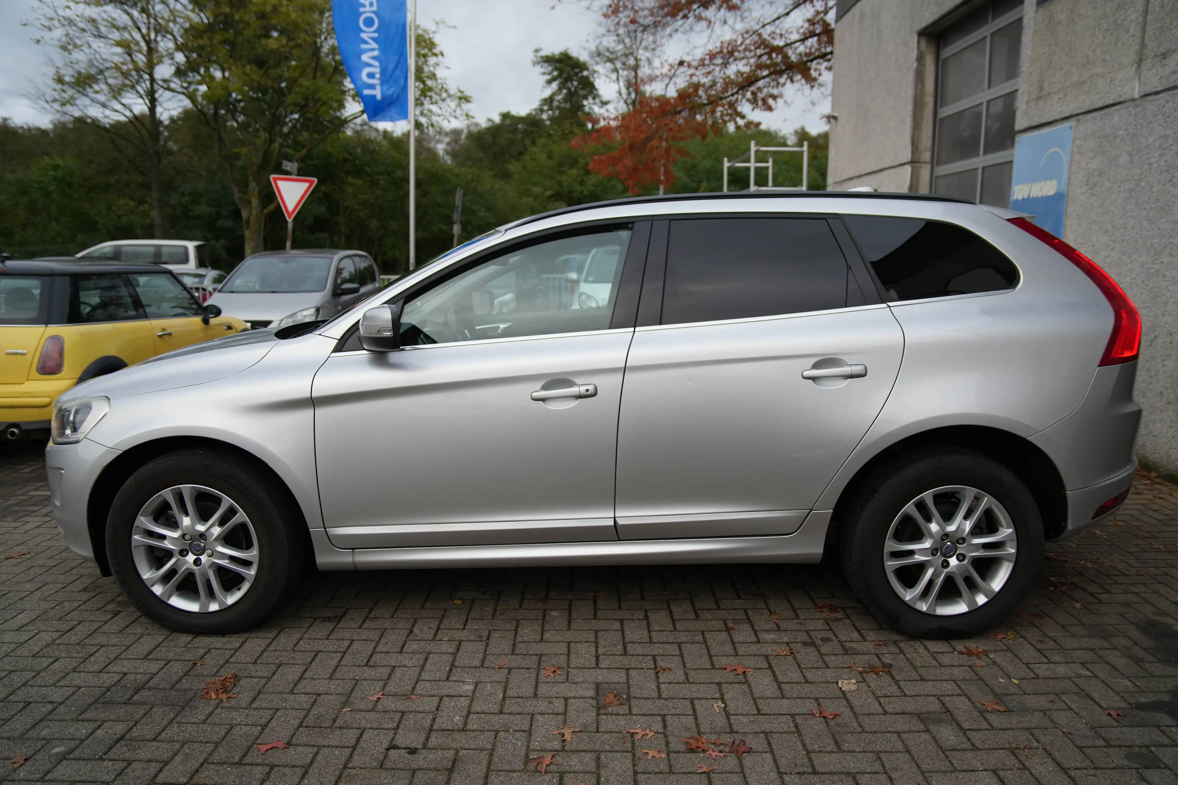 Volvo XC60 Momentum 2WD — photo 8
