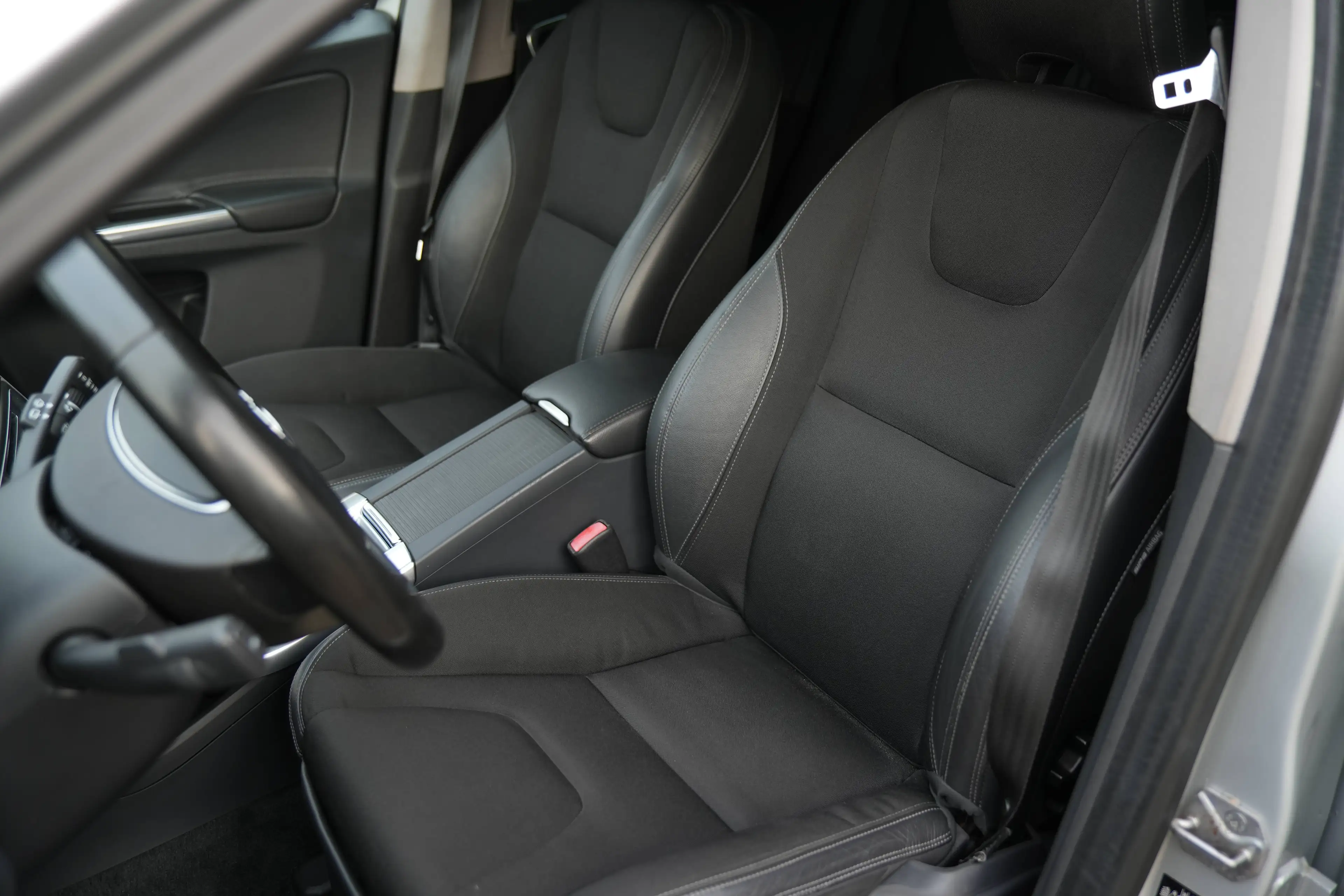 Volvo XC60 Momentum 2WD — photo 14