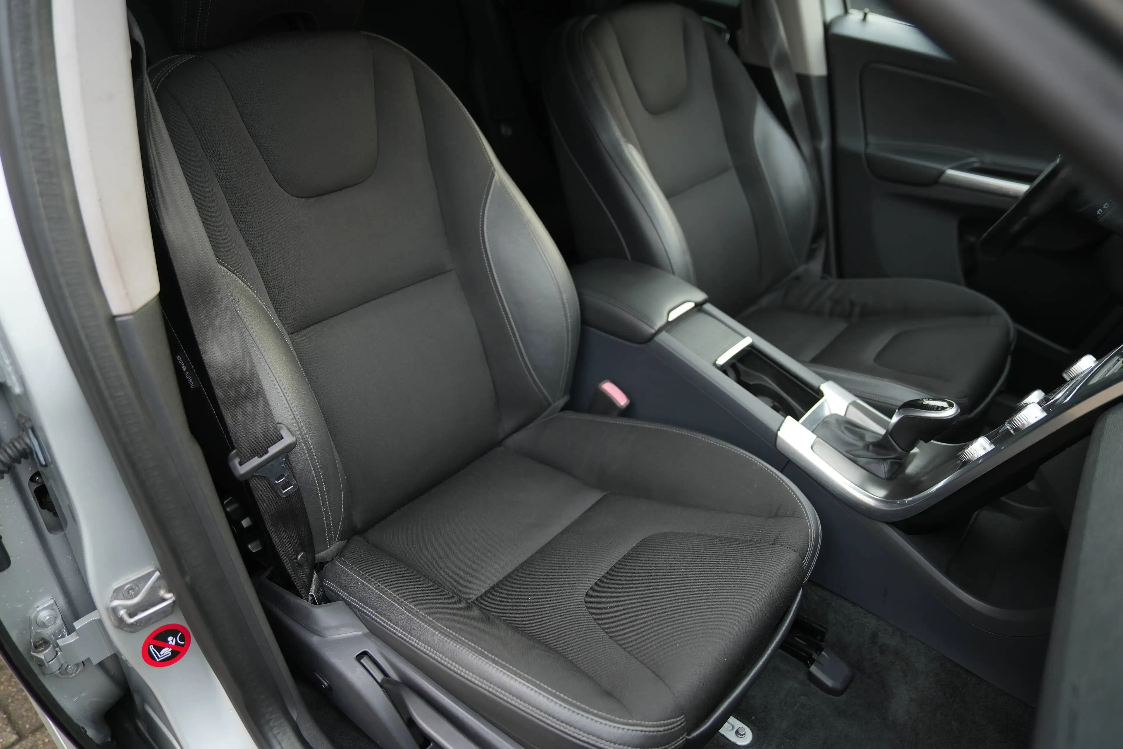 Volvo XC60 Momentum 2WD — photo 15