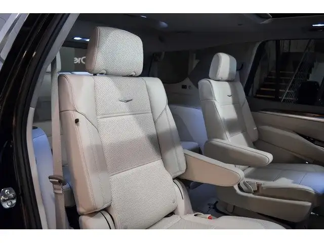 Cadillac Escalade view 12