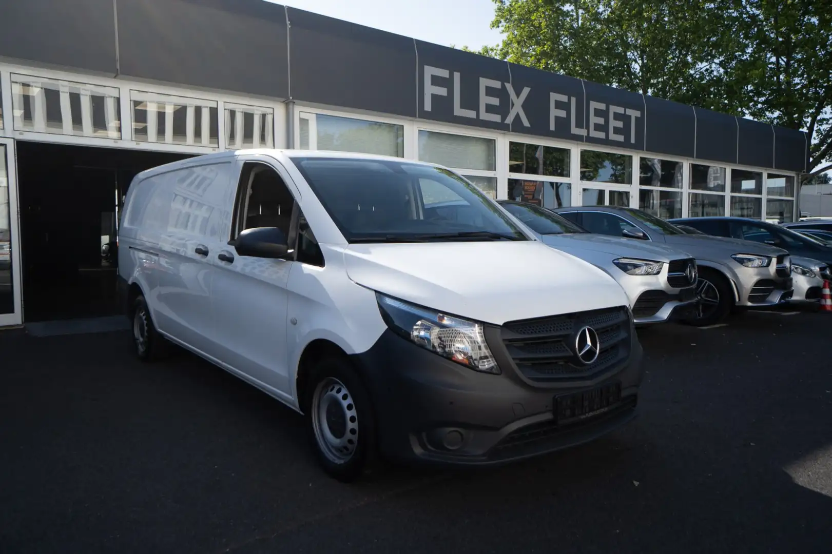 Mercedes-Benz Vito 114 CDI extralang  RWD AHK StandHeizung Weiß - 2