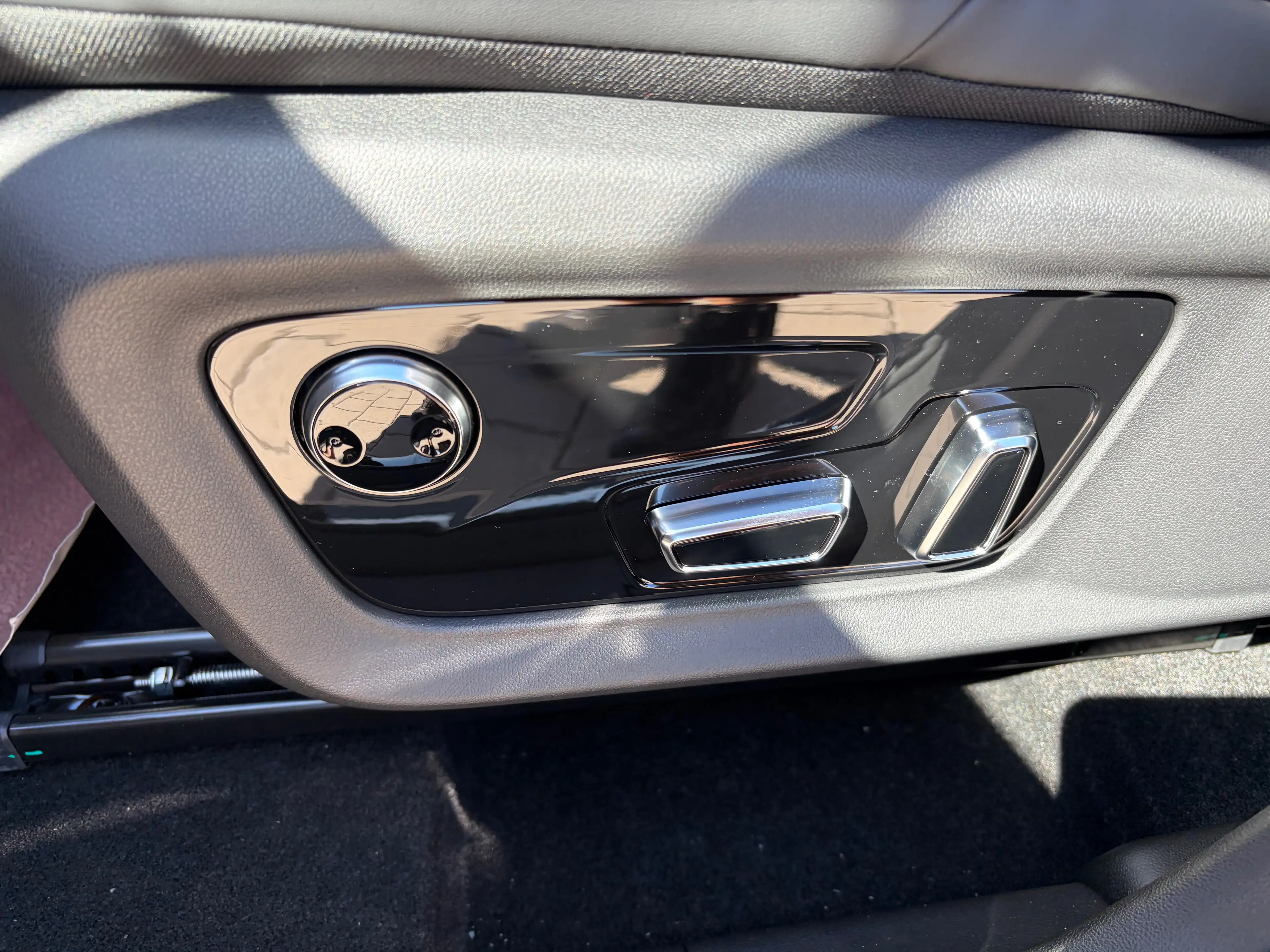 DFM Forthing 4 Forthing 4 phev — photo 6