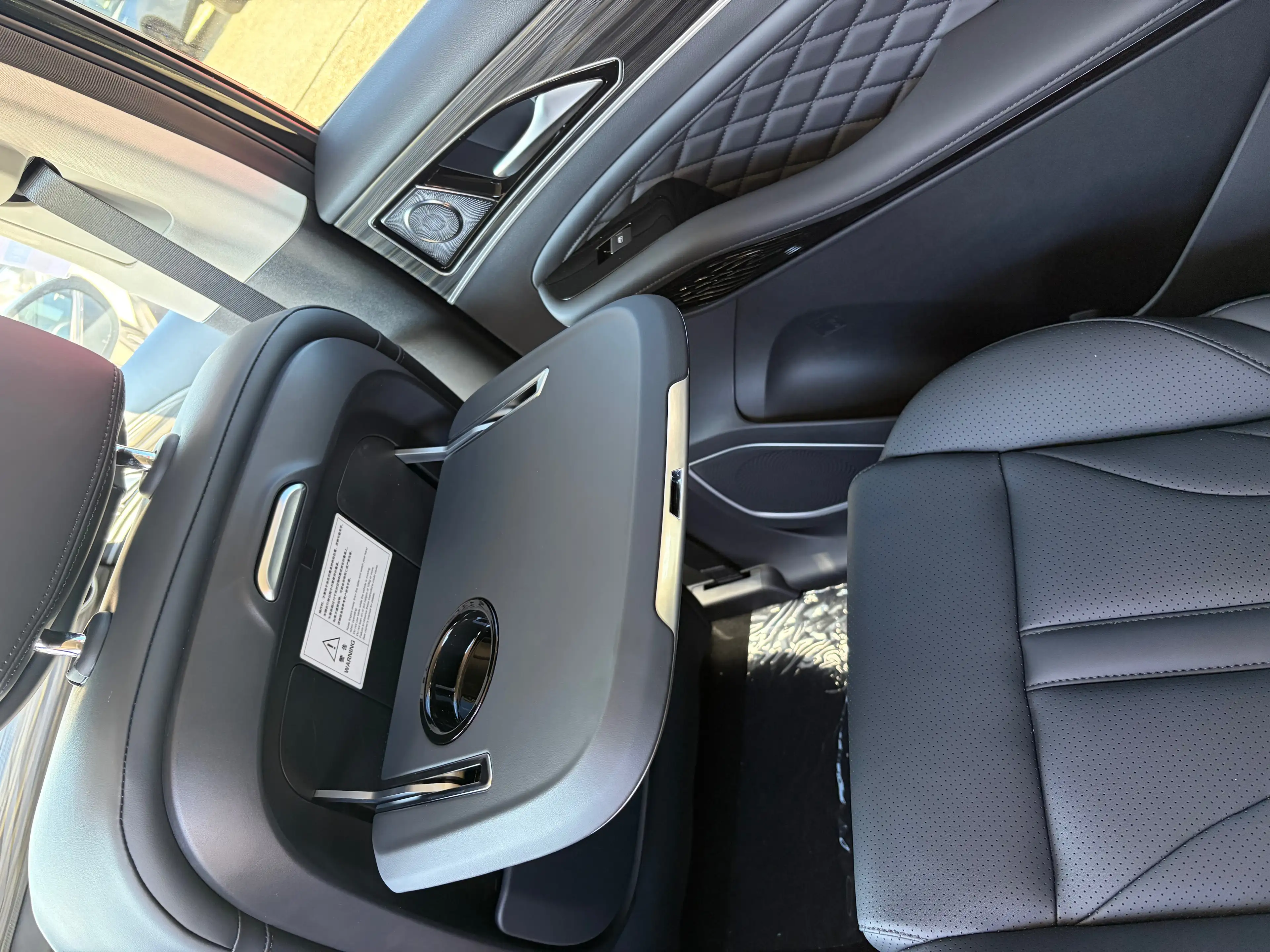 DFM Forthing 4 Forthing 4 phev — photo 11