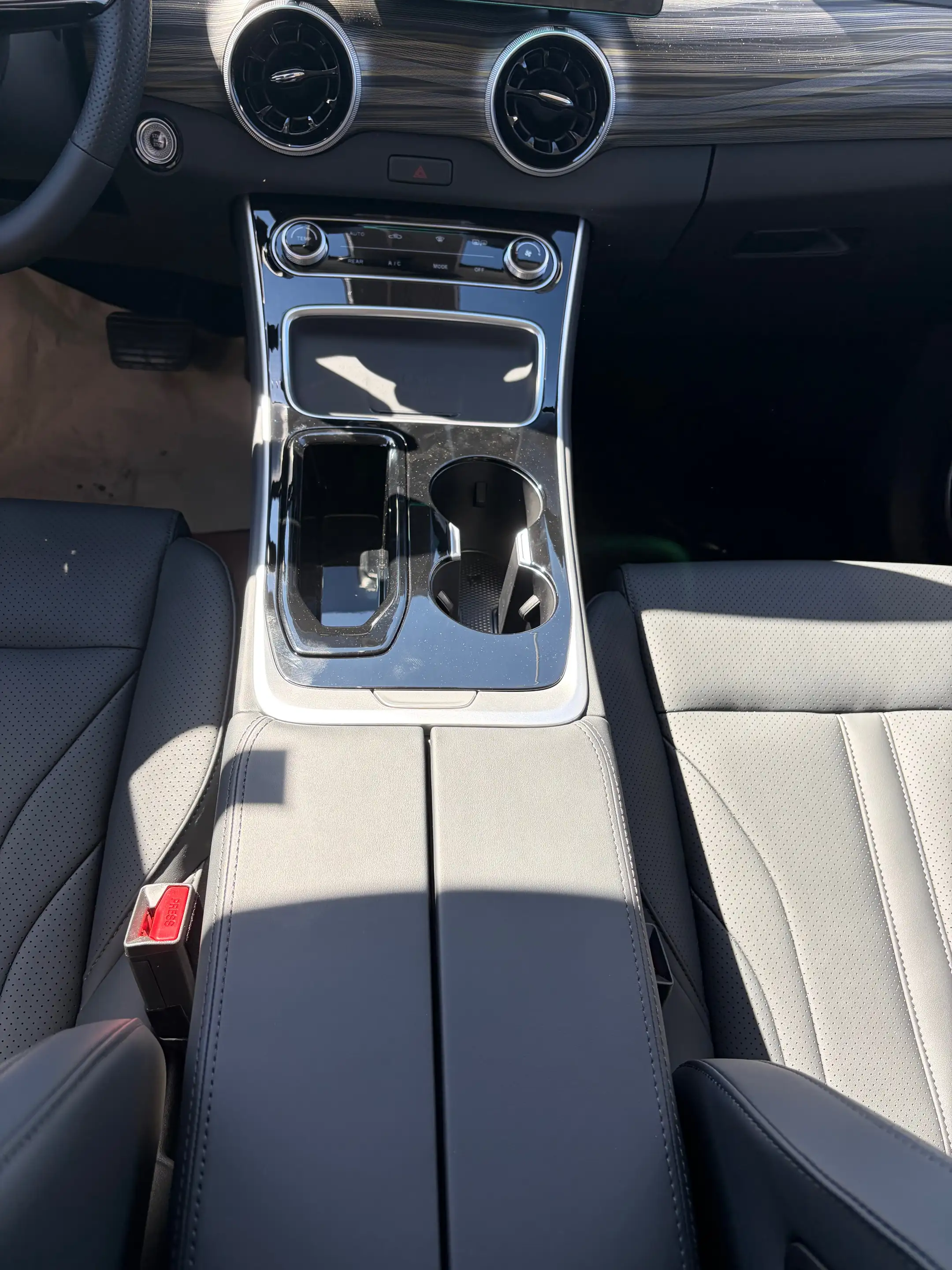 DFM Forthing 4 Forthing 4 phev — photo 5