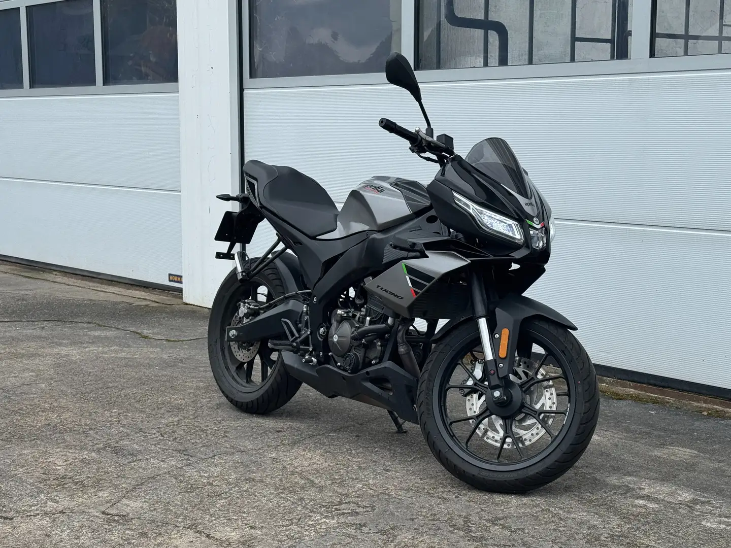 Aprilia Tuono 125 Argintiu - 1