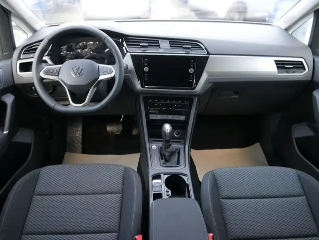 Volkswagen Touran view 10