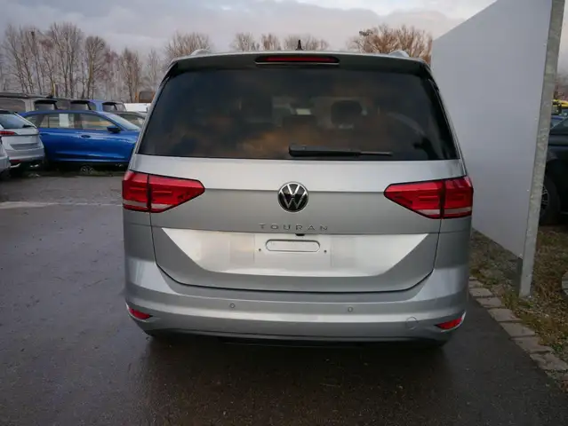 Volkswagen Touran view 2