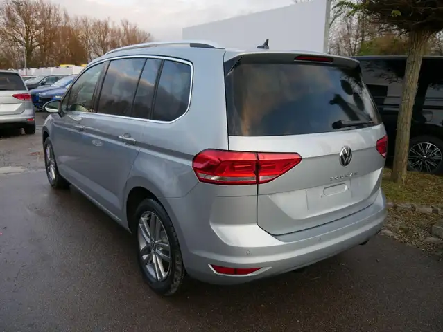 Volkswagen Touran view 6
