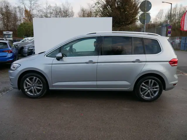 Volkswagen Touran view 5
