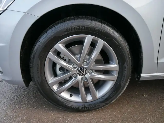 Volkswagen Touran view 4