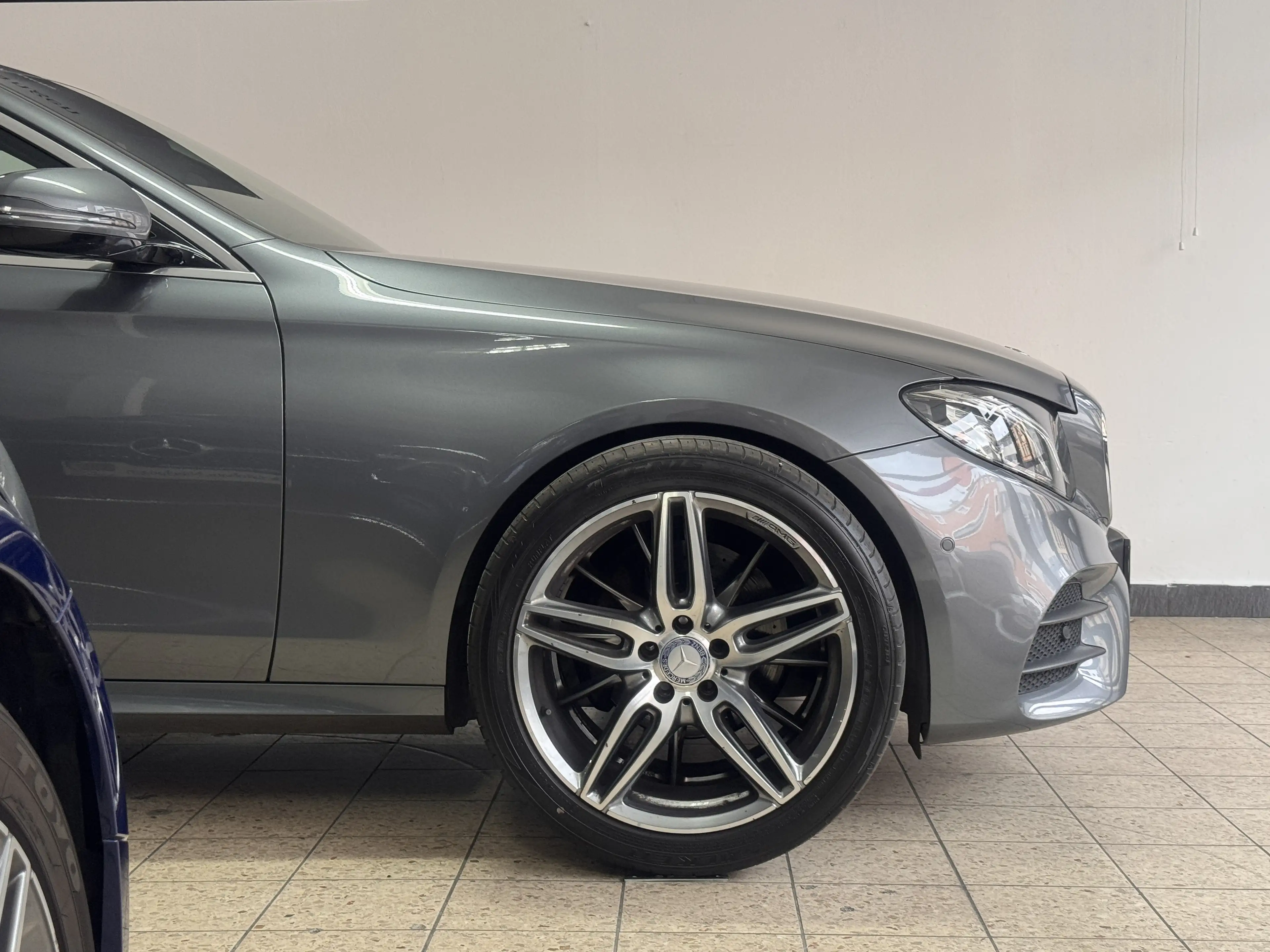 Mercedes-Benz E 250 T AMG Line *Leder*LED*Navi*SHZ*19 Zoll AMG Felgen