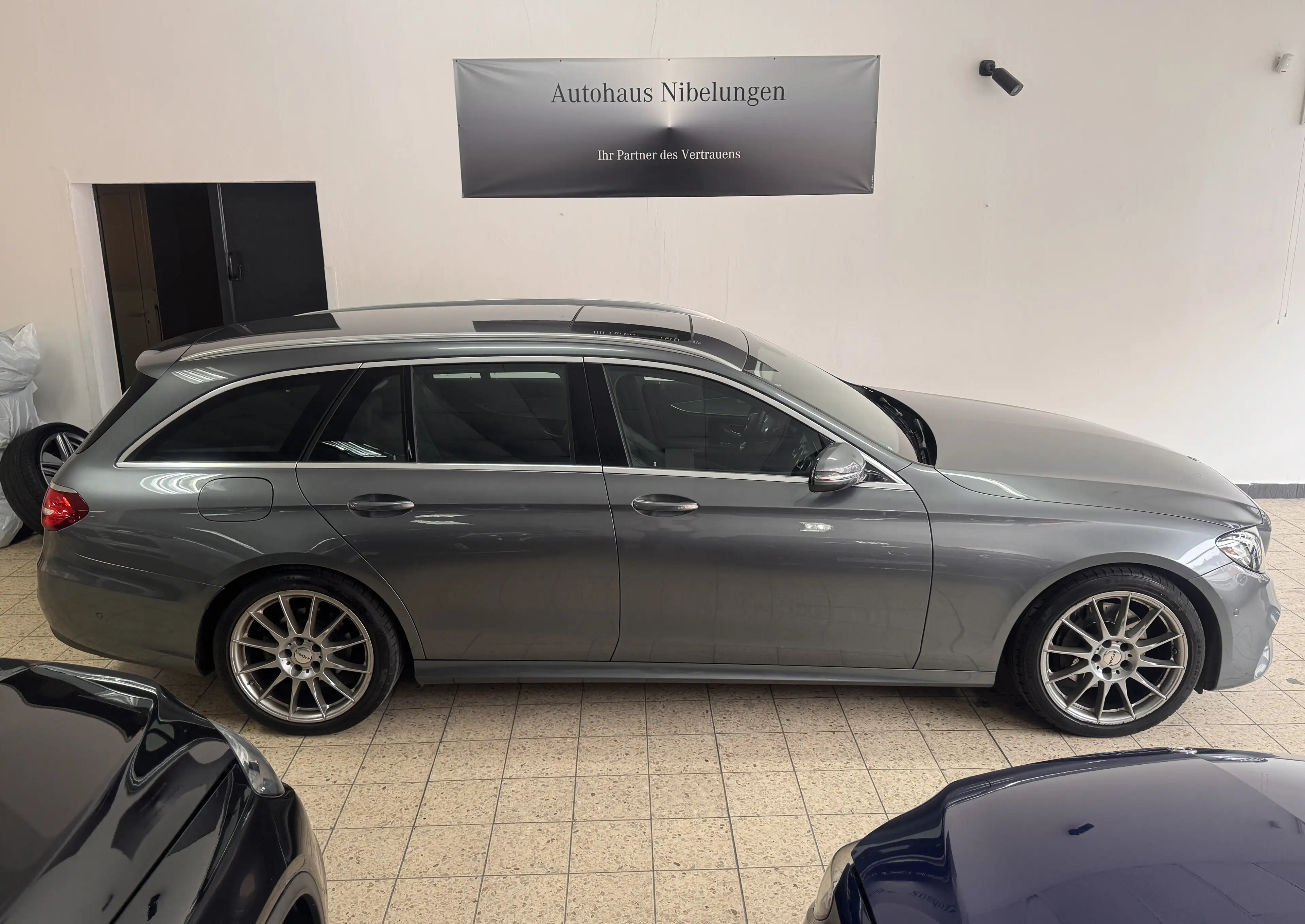 Mercedes-Benz E 250 T AMG Line *Leder*LED*Navi*SHZ*19 Zoll AMG Felgen — photo 5