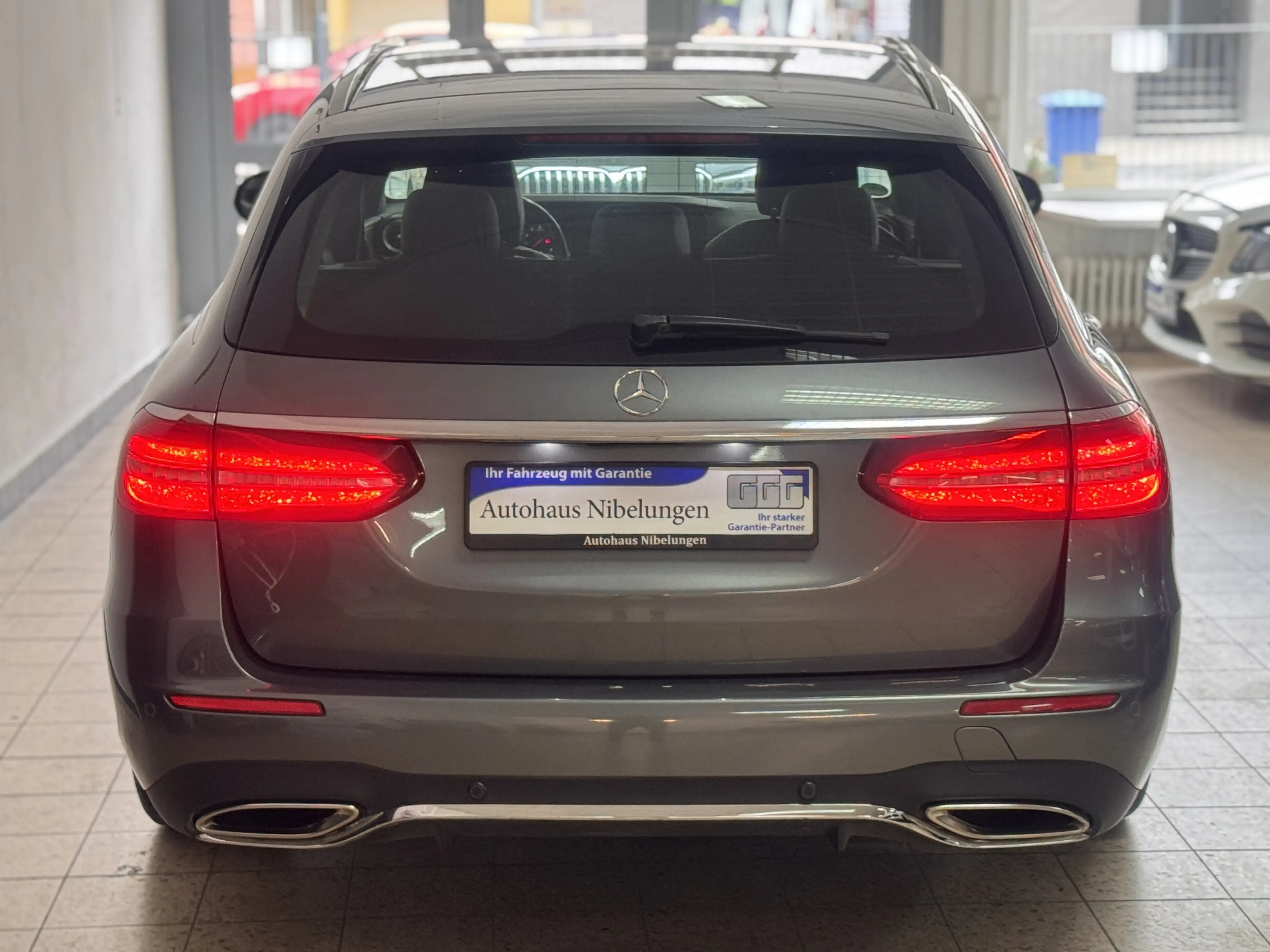 Mercedes-Benz E 250 T AMG Line *Leder*LED*Navi*SHZ*19 Zoll AMG Felgen — photo 7