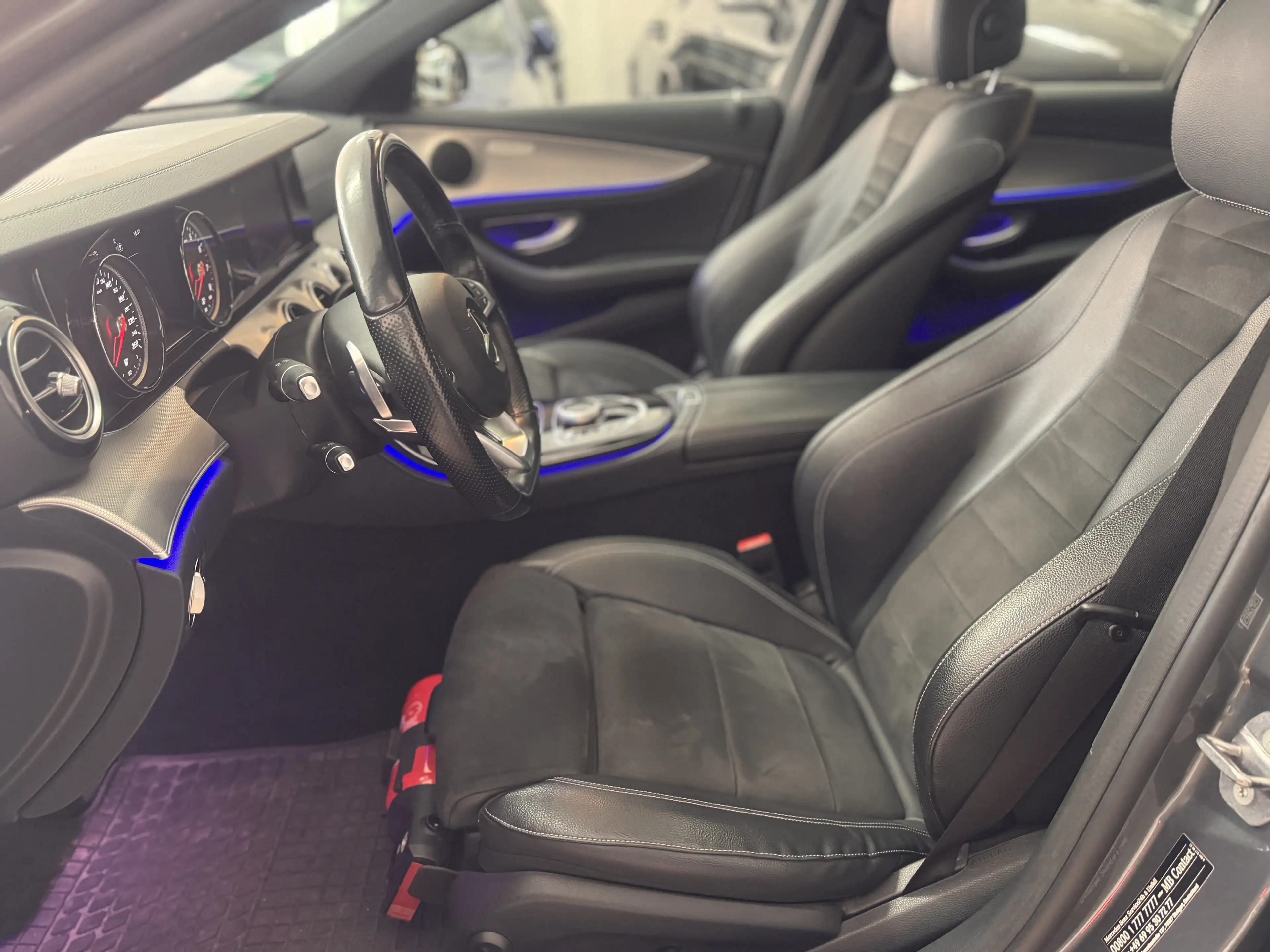 Mercedes-Benz E 250 T AMG Line *Leder*LED*Navi*SHZ*19 Zoll AMG Felgen — photo 9