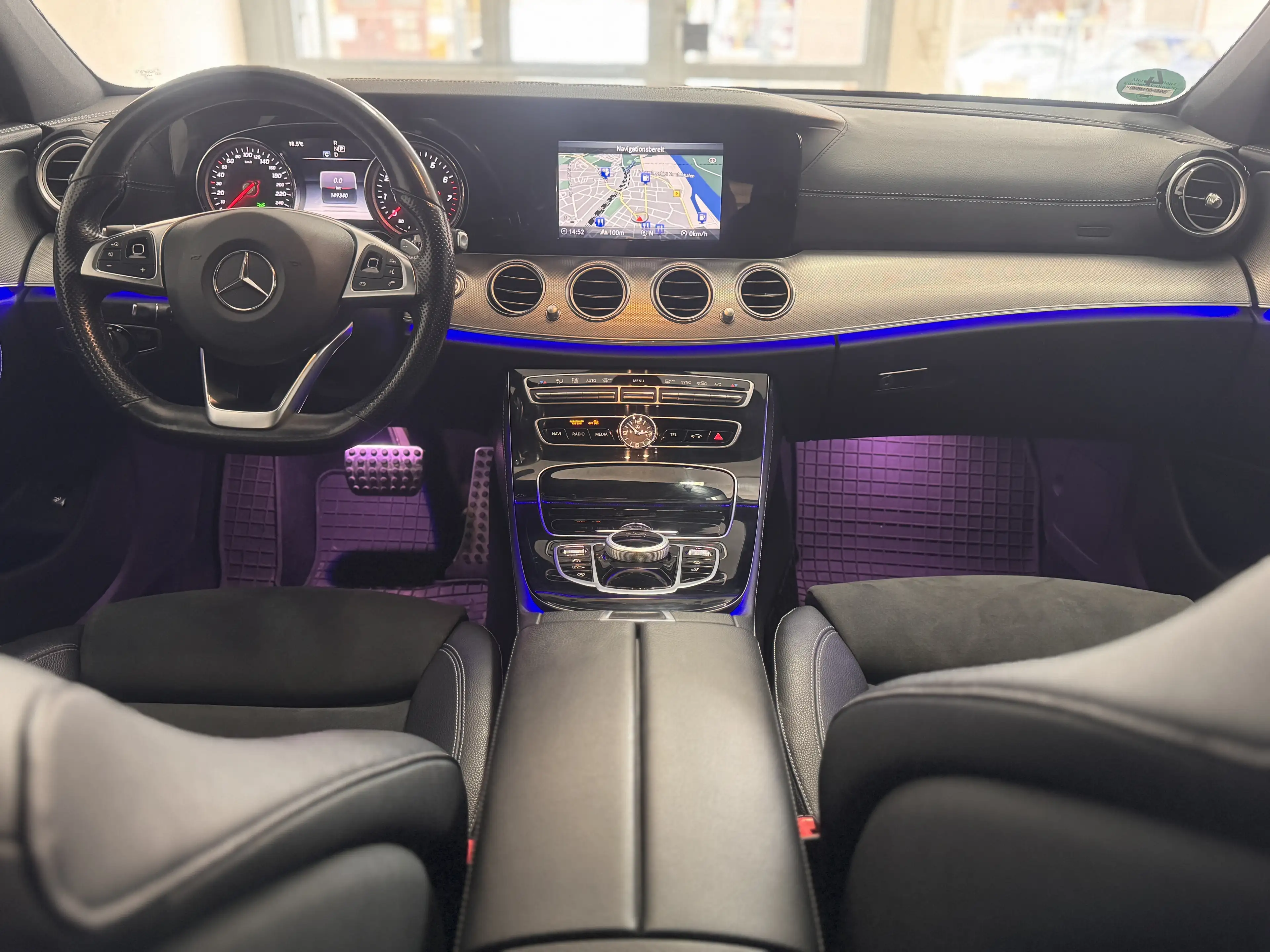 Mercedes-Benz E 250 T AMG Line *Leder*LED*Navi*SHZ*19 Zoll AMG Felgen — photo 12