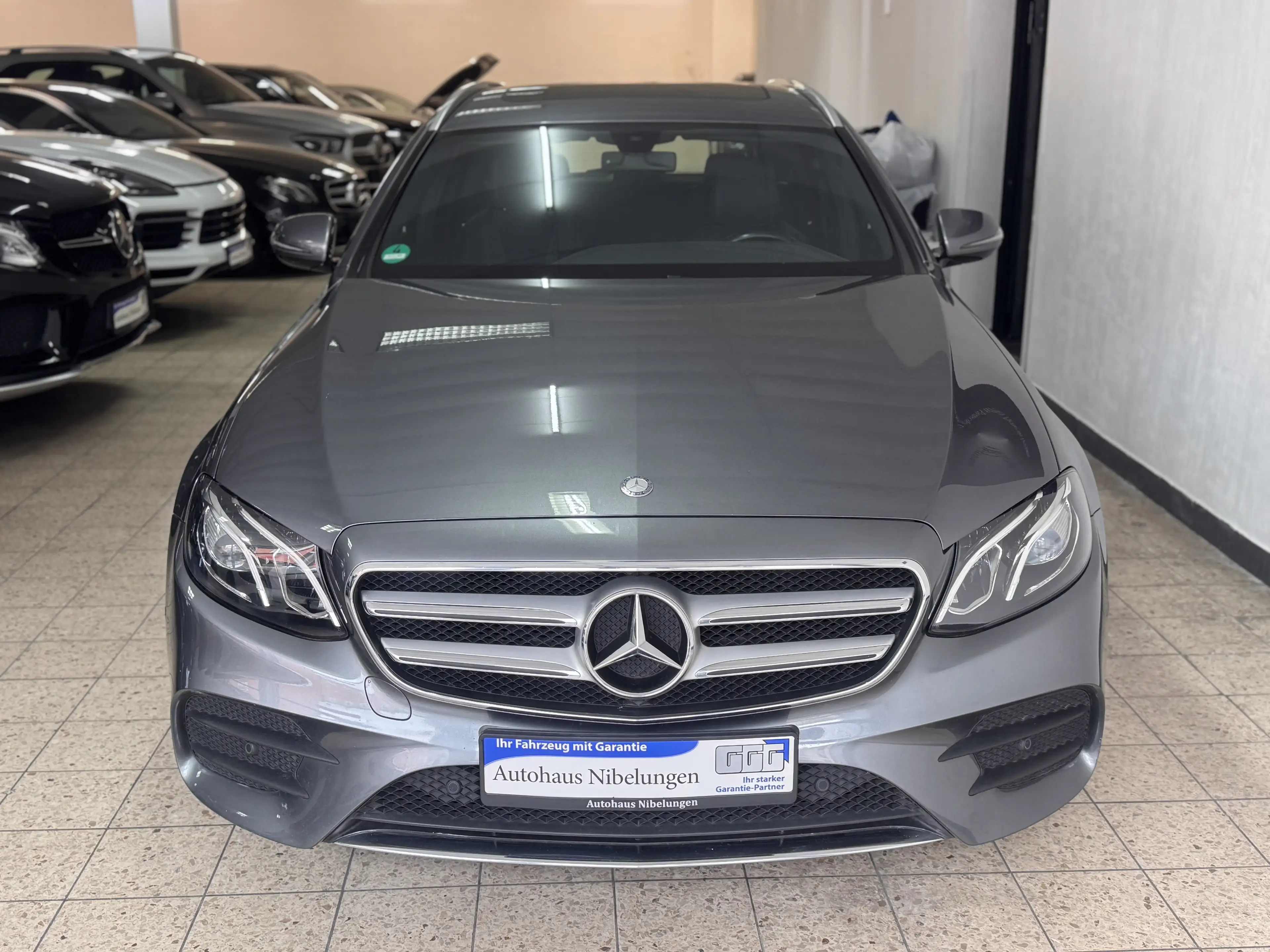 Mercedes-Benz E 250 T AMG Line *Leder*LED*Navi*SHZ*19 Zoll AMG Felgen — photo 3